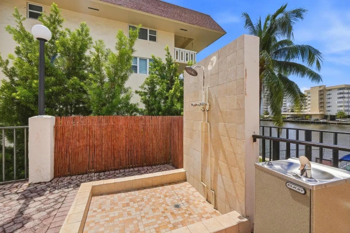 1865 S OCEAN Drive #16H