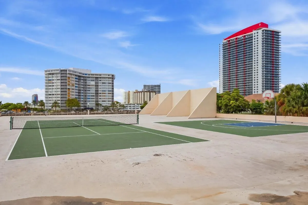 1865 S OCEAN Drive #16H