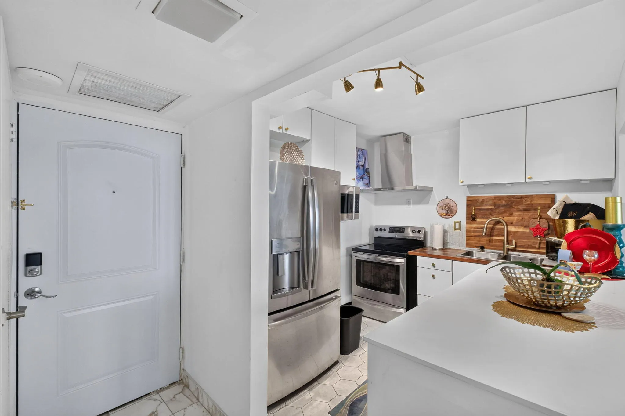 100 Bayview Drive #620