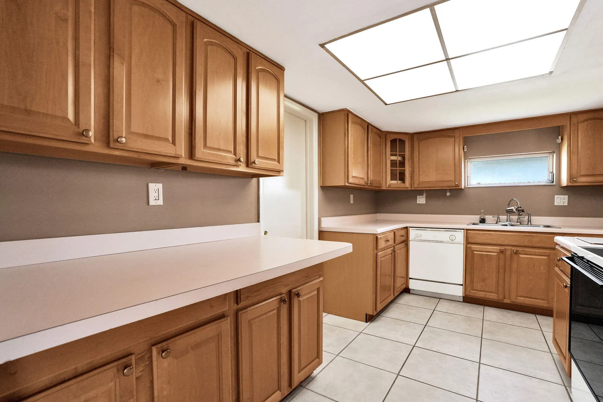 2700 NW 4TH Avenue
