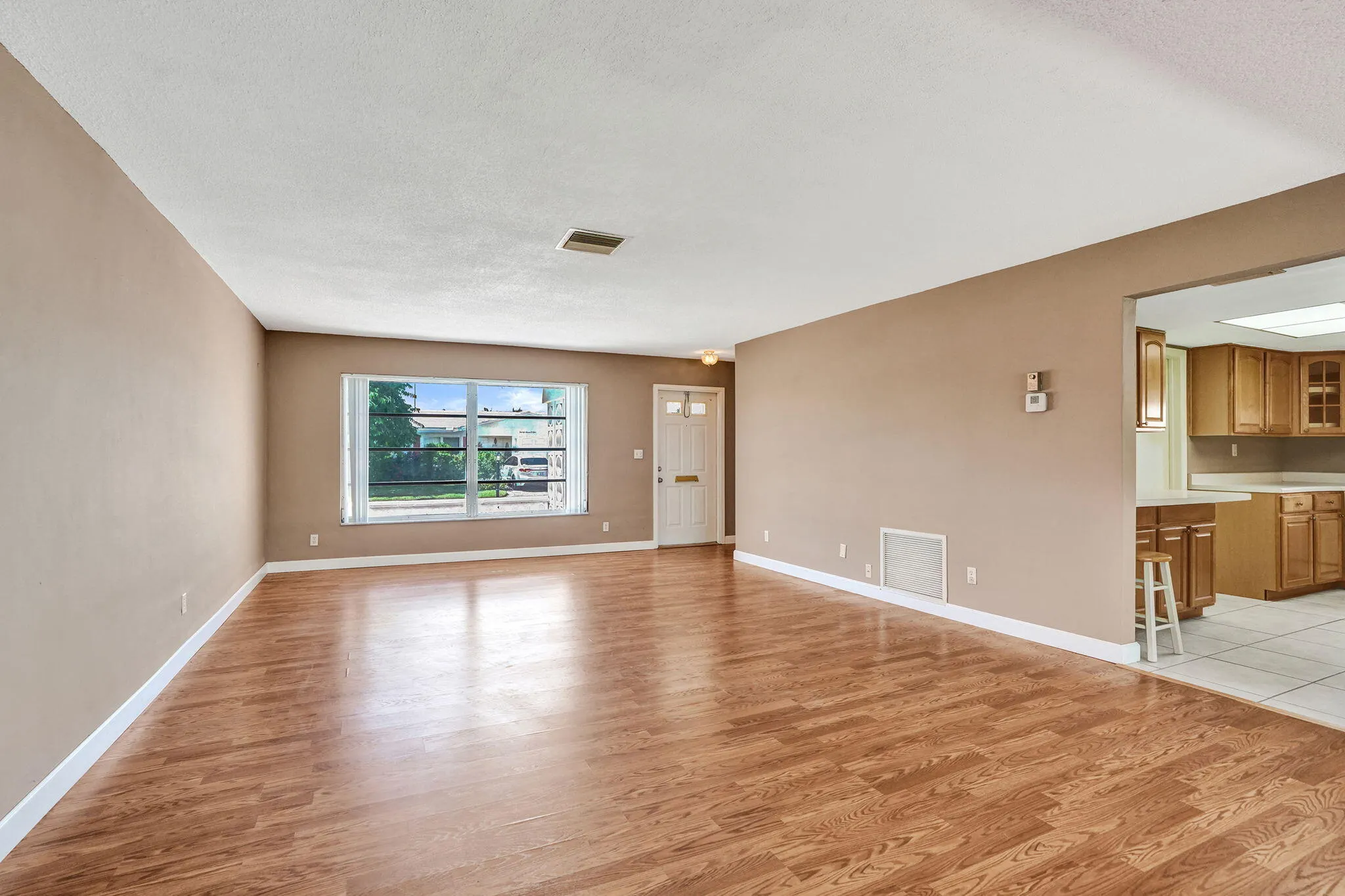 2700 NW 4TH Avenue