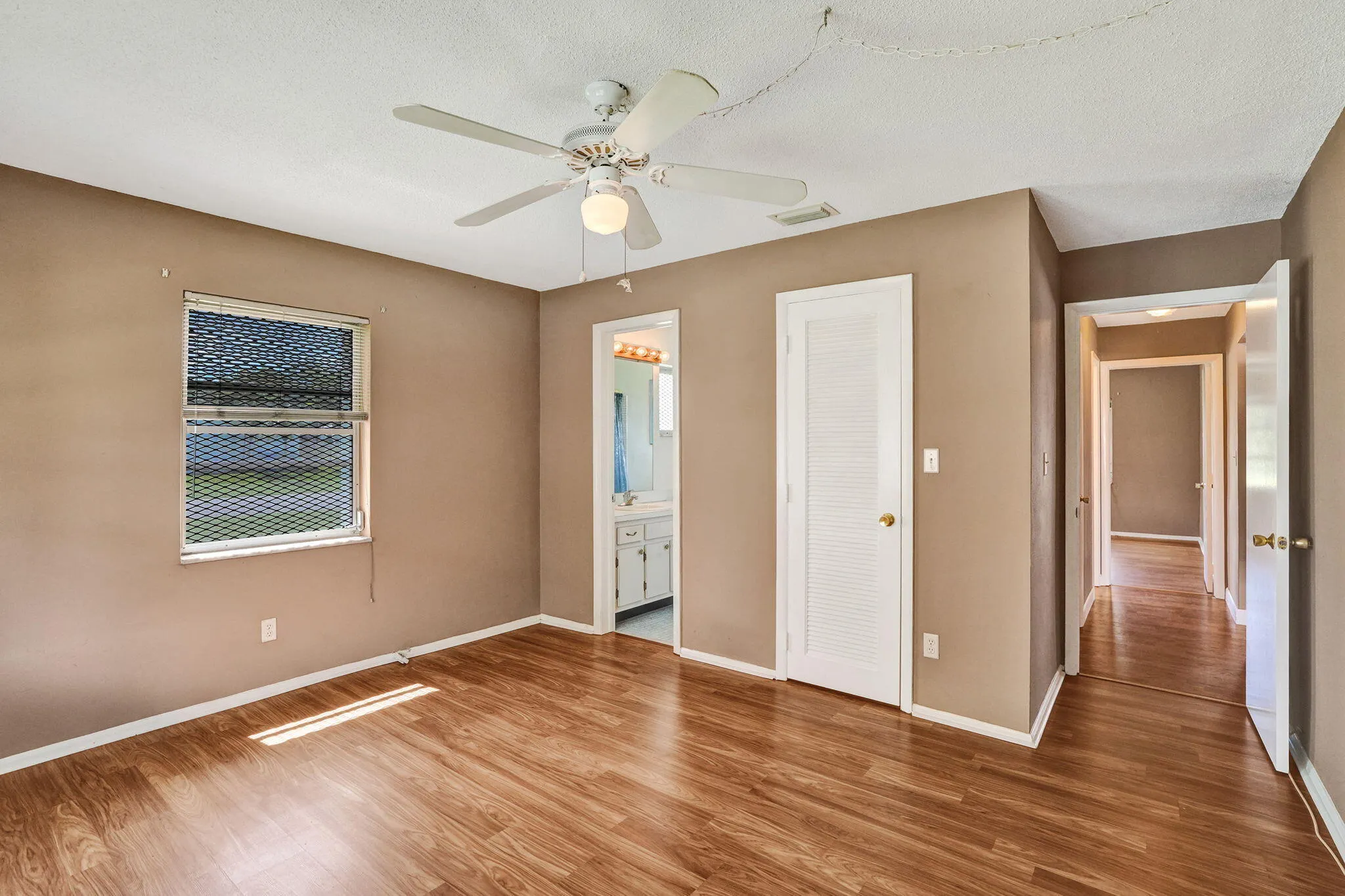 2700 NW 4TH Avenue