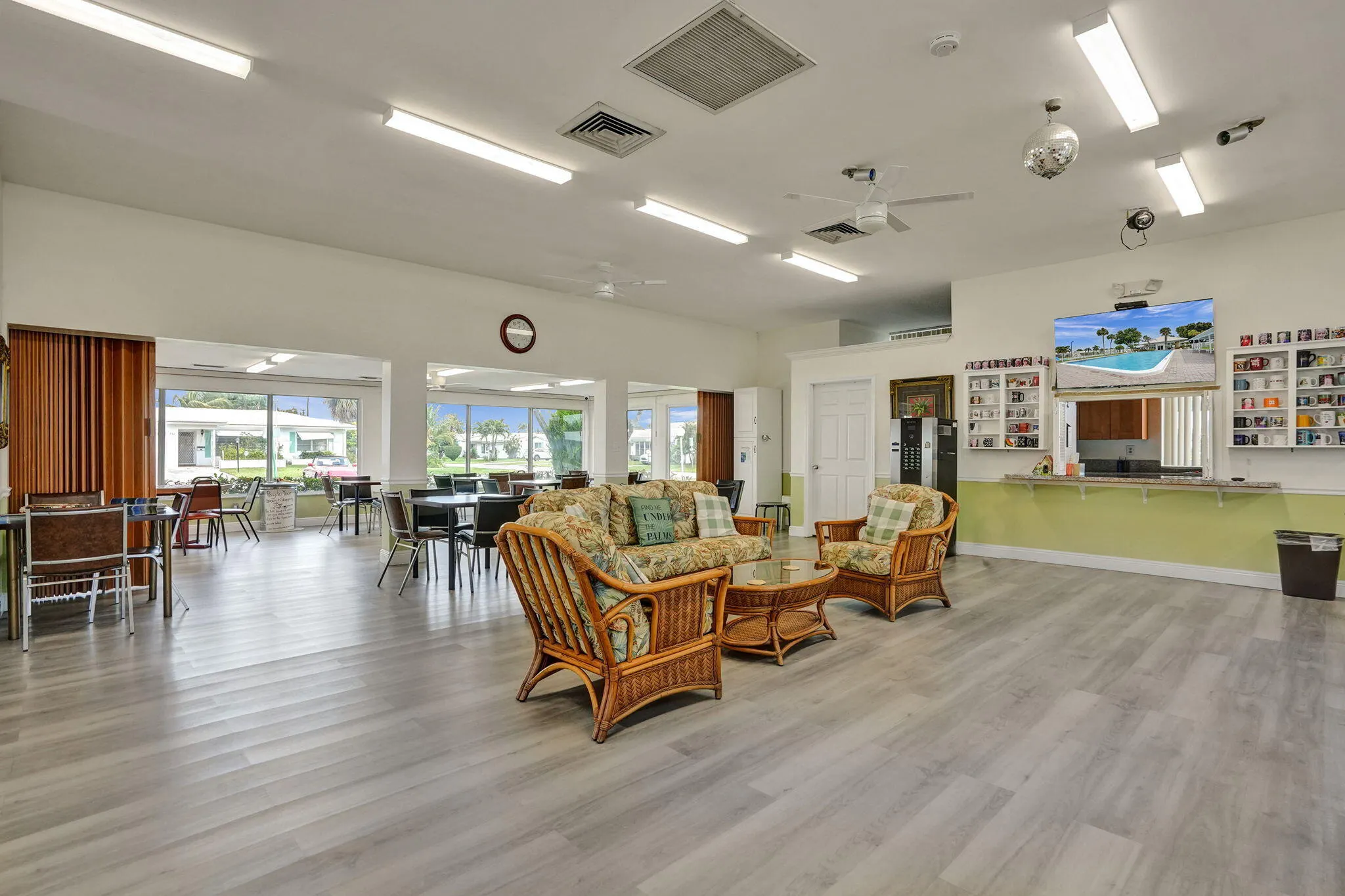 2700 NW 4TH Avenue