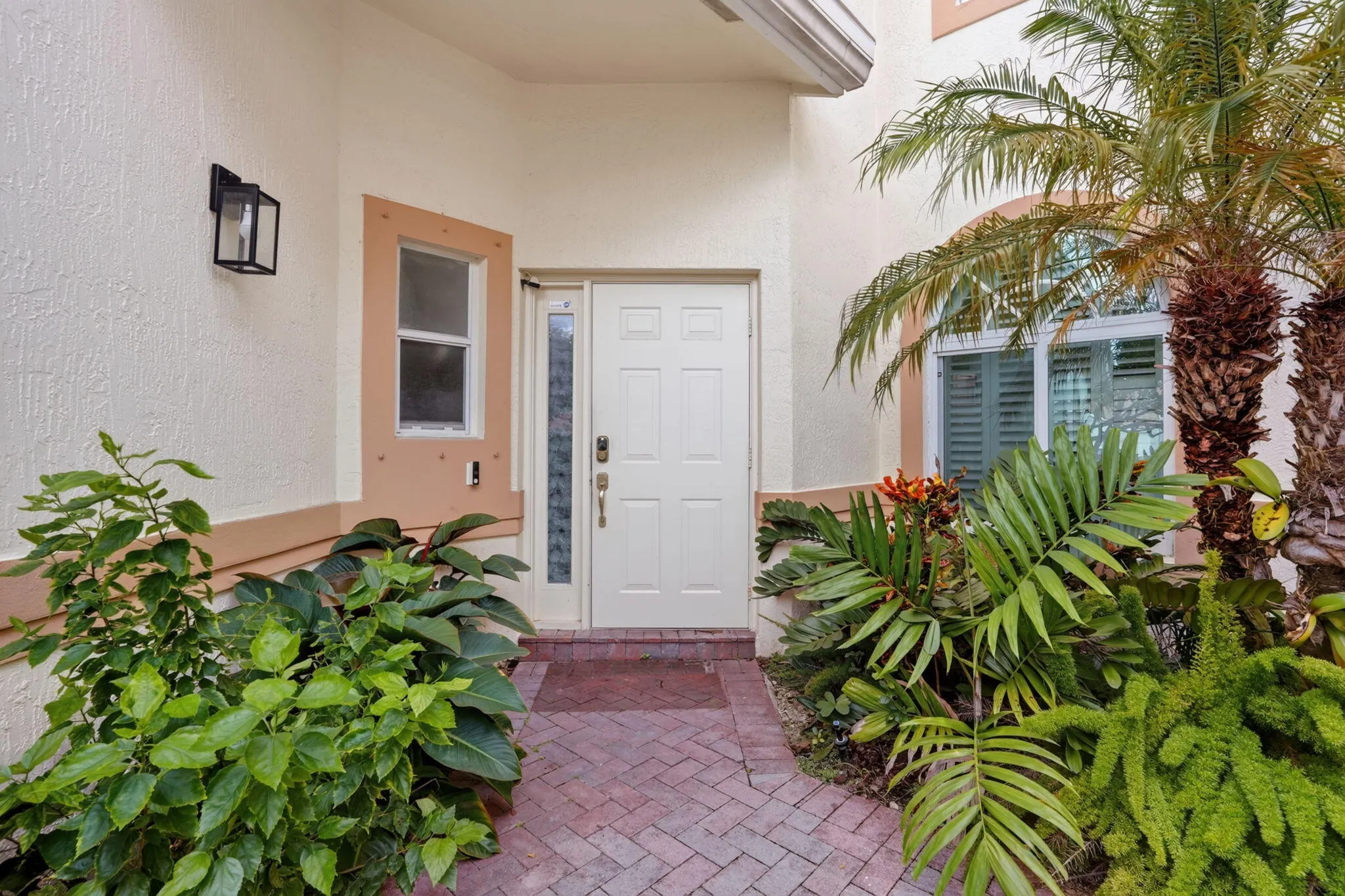 457 W PALM AIRE Drive