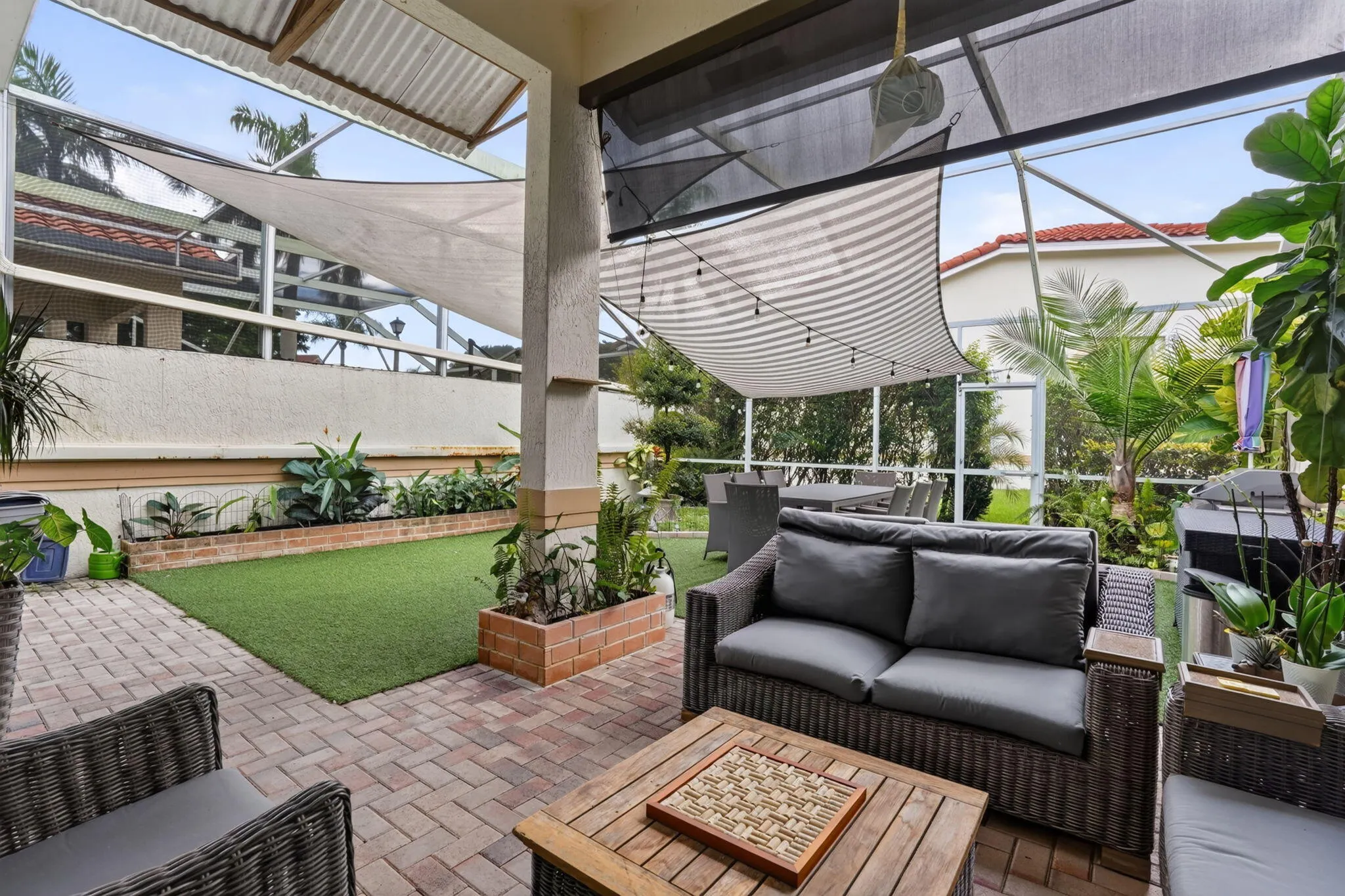 457 W PALM AIRE Drive