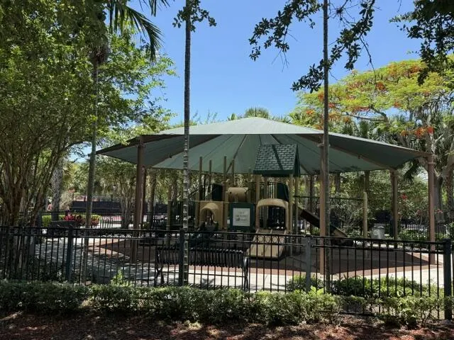 457 W PALM AIRE Drive