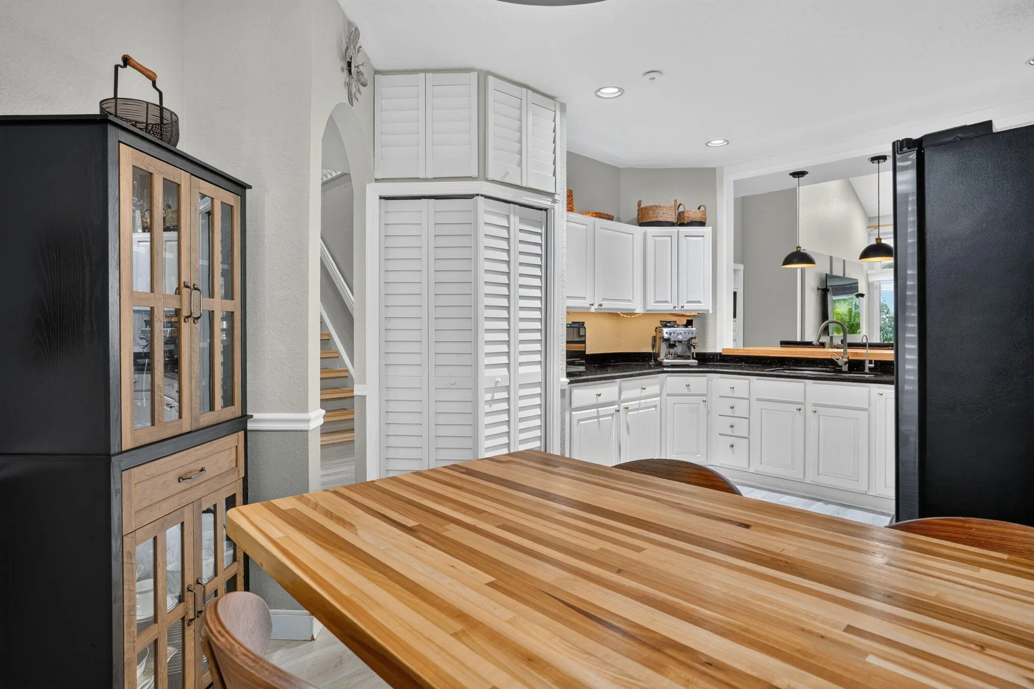 457 W PALM AIRE Drive