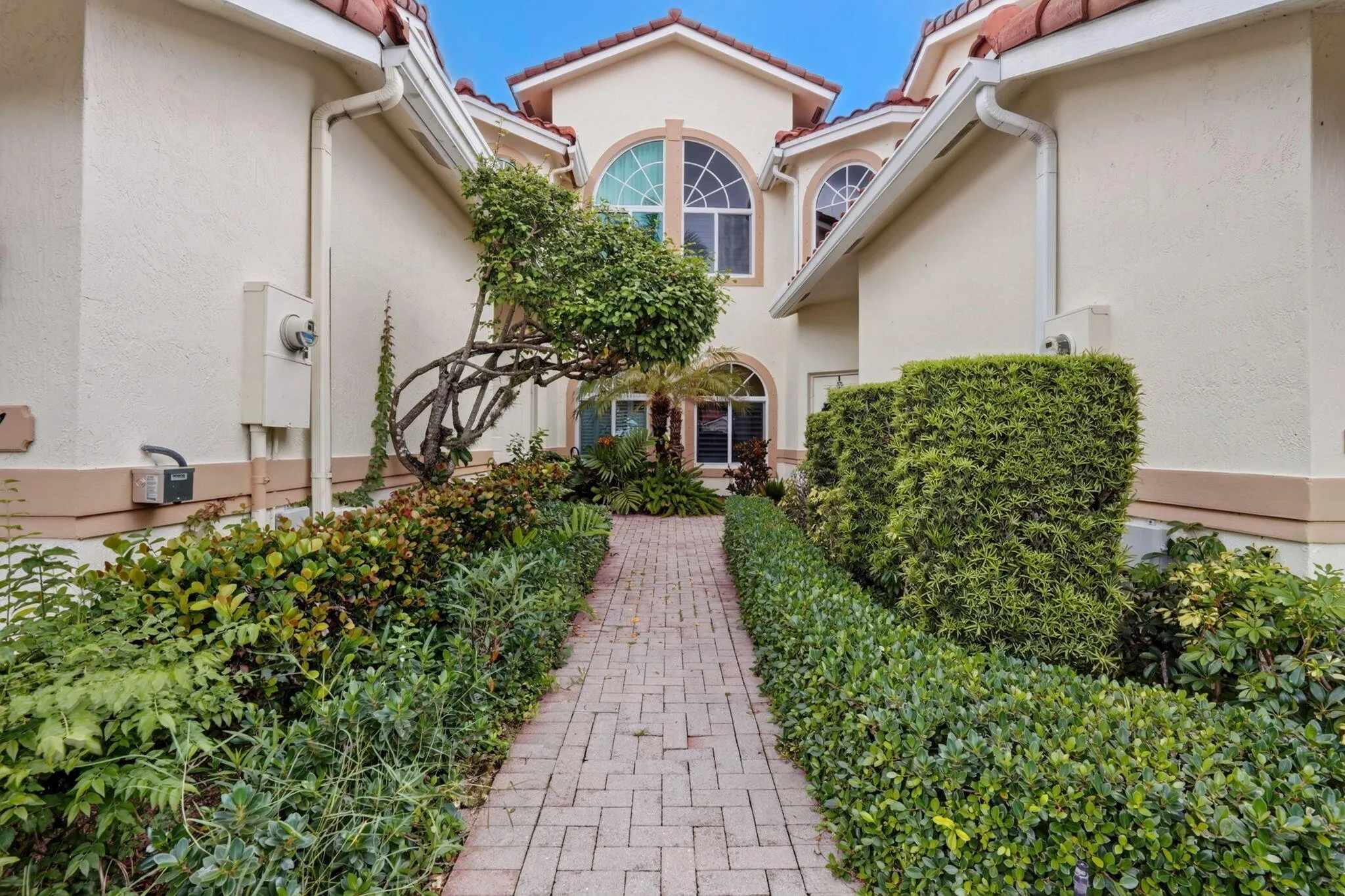 457 W PALM AIRE Drive