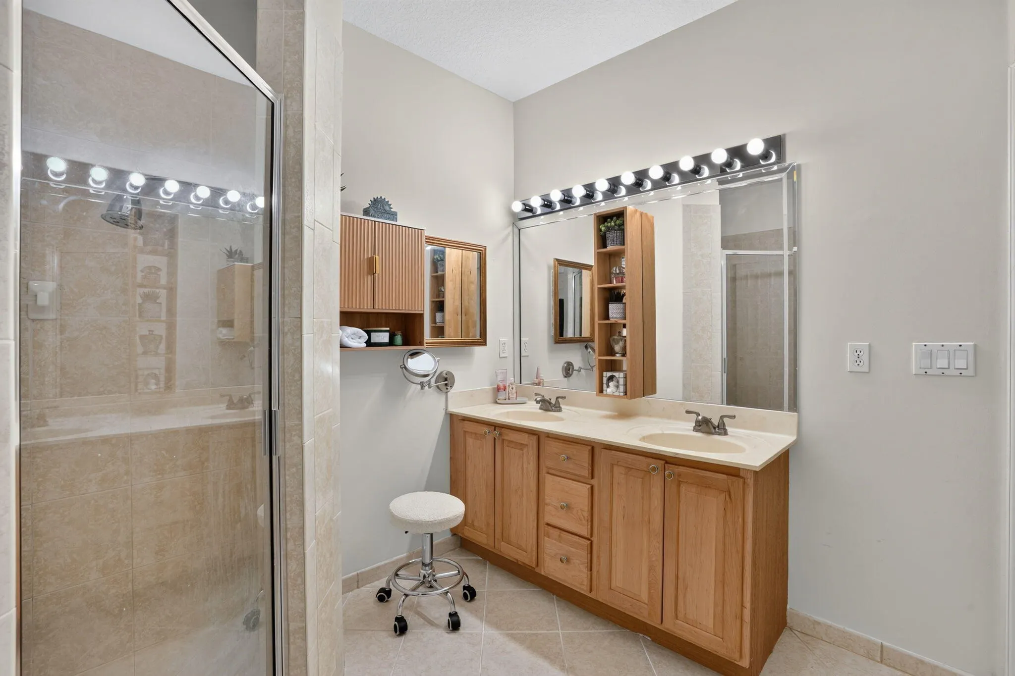 457 W PALM AIRE Drive