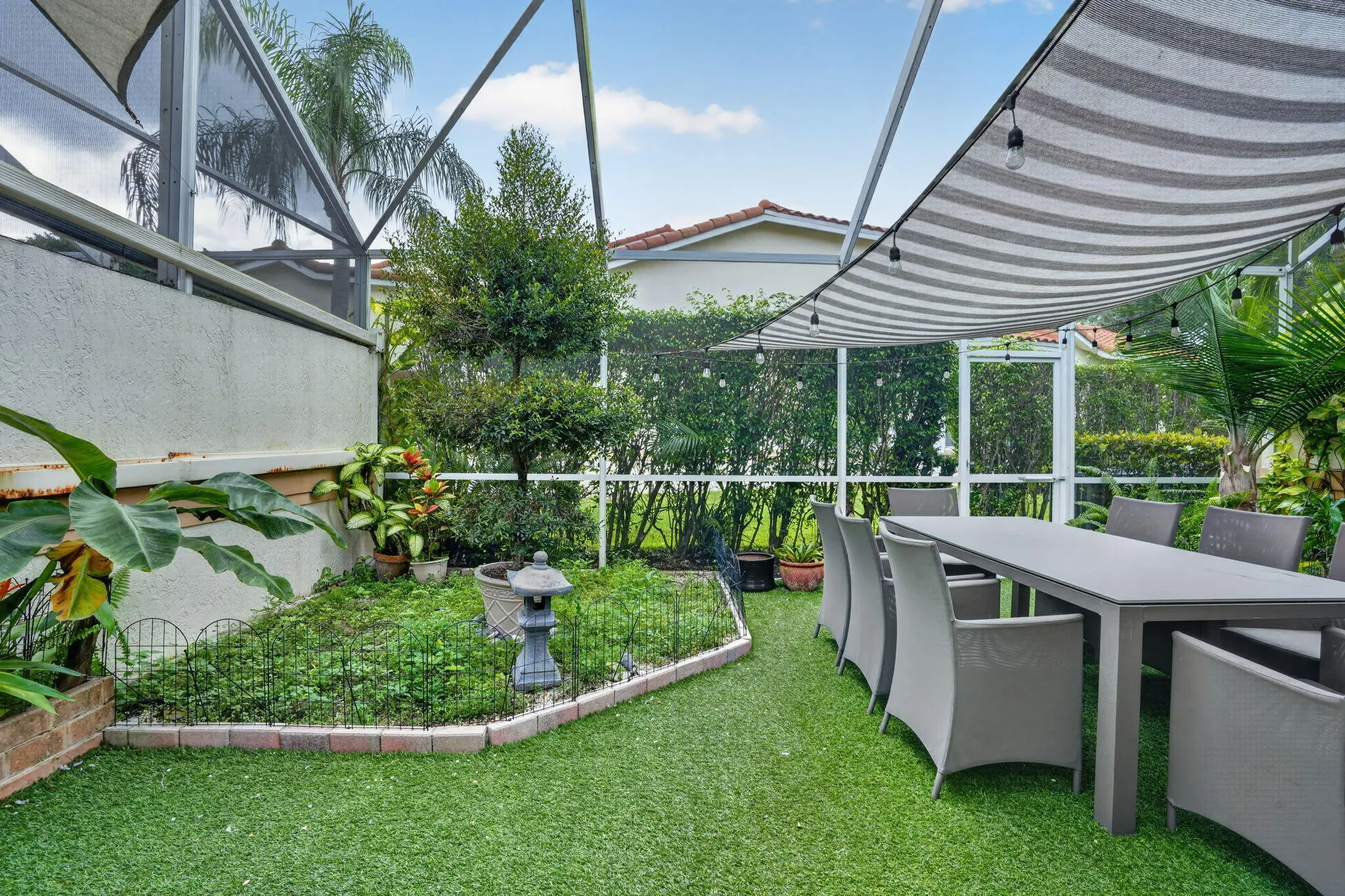 457 W PALM AIRE Drive