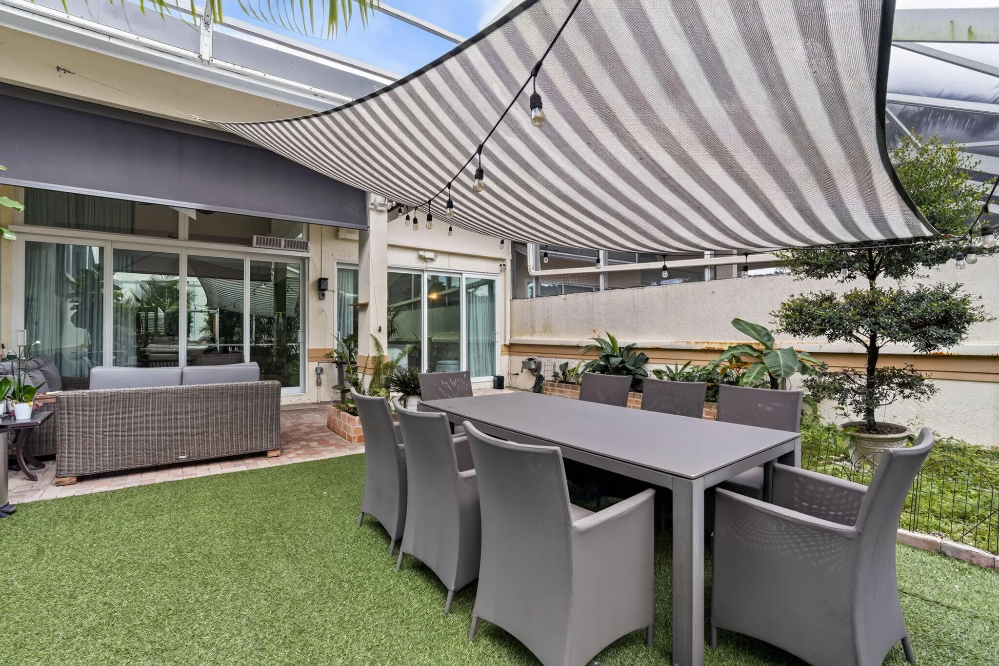 457 W PALM AIRE Drive