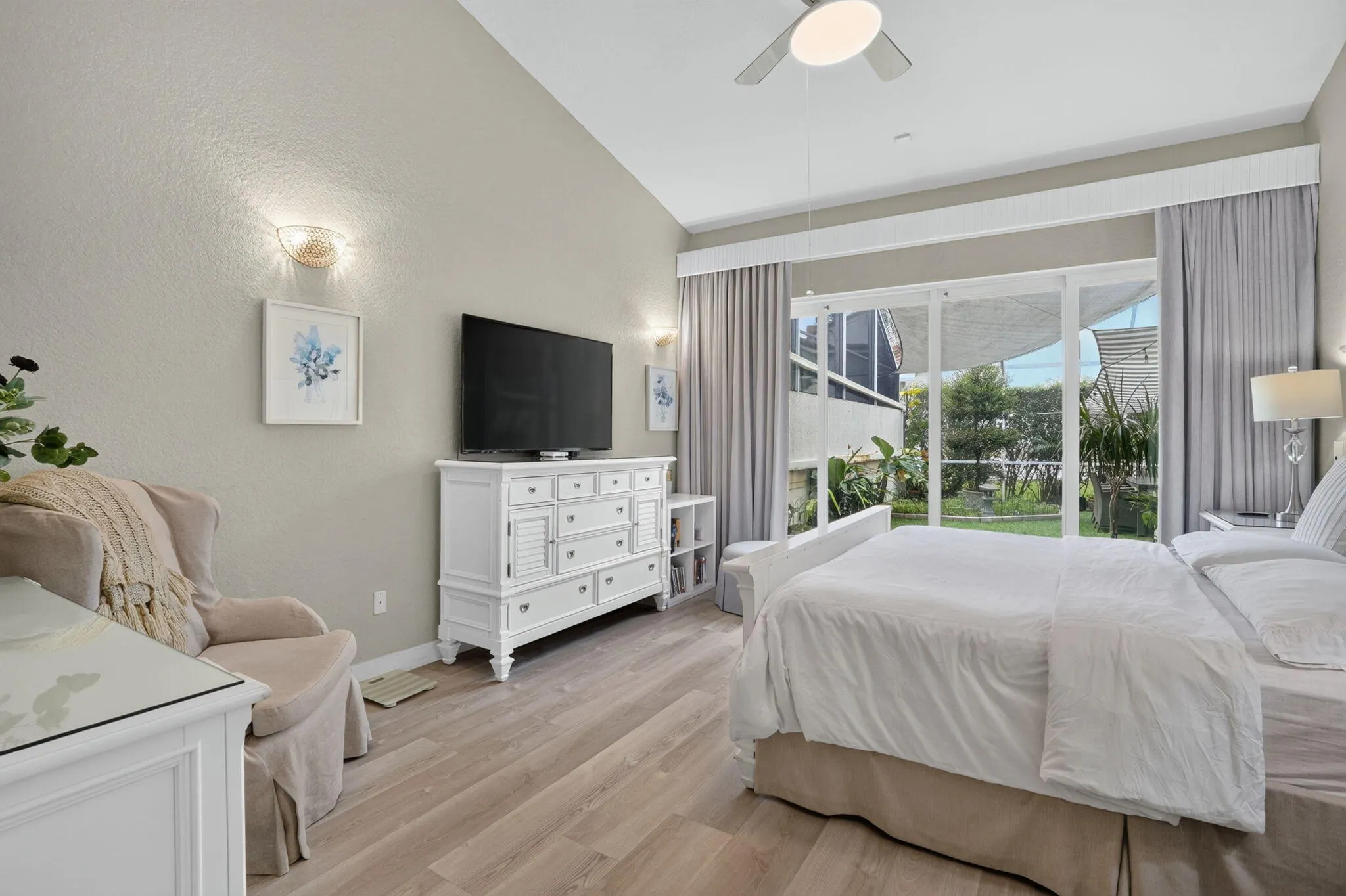 457 W PALM AIRE Drive