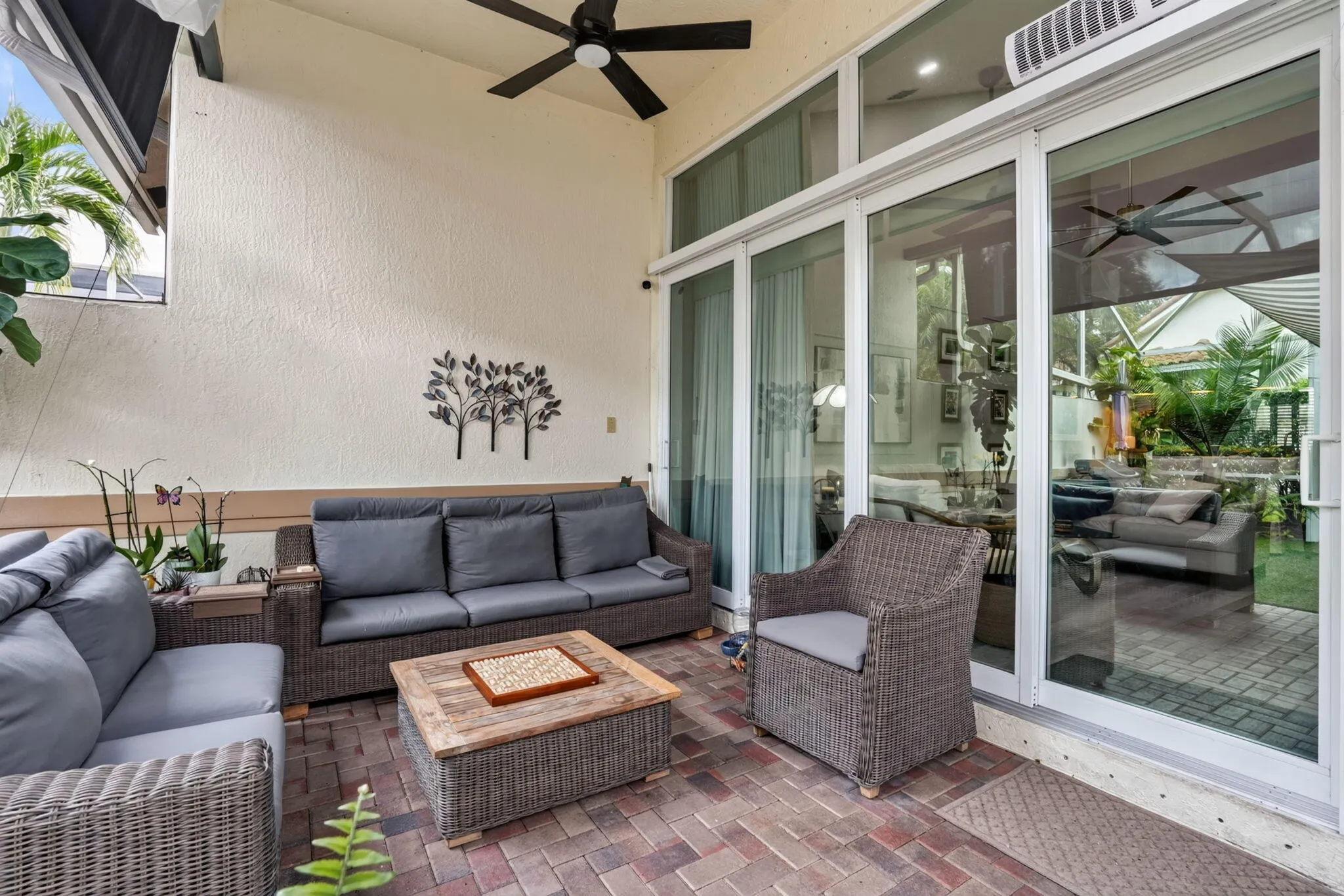 457 W PALM AIRE Drive