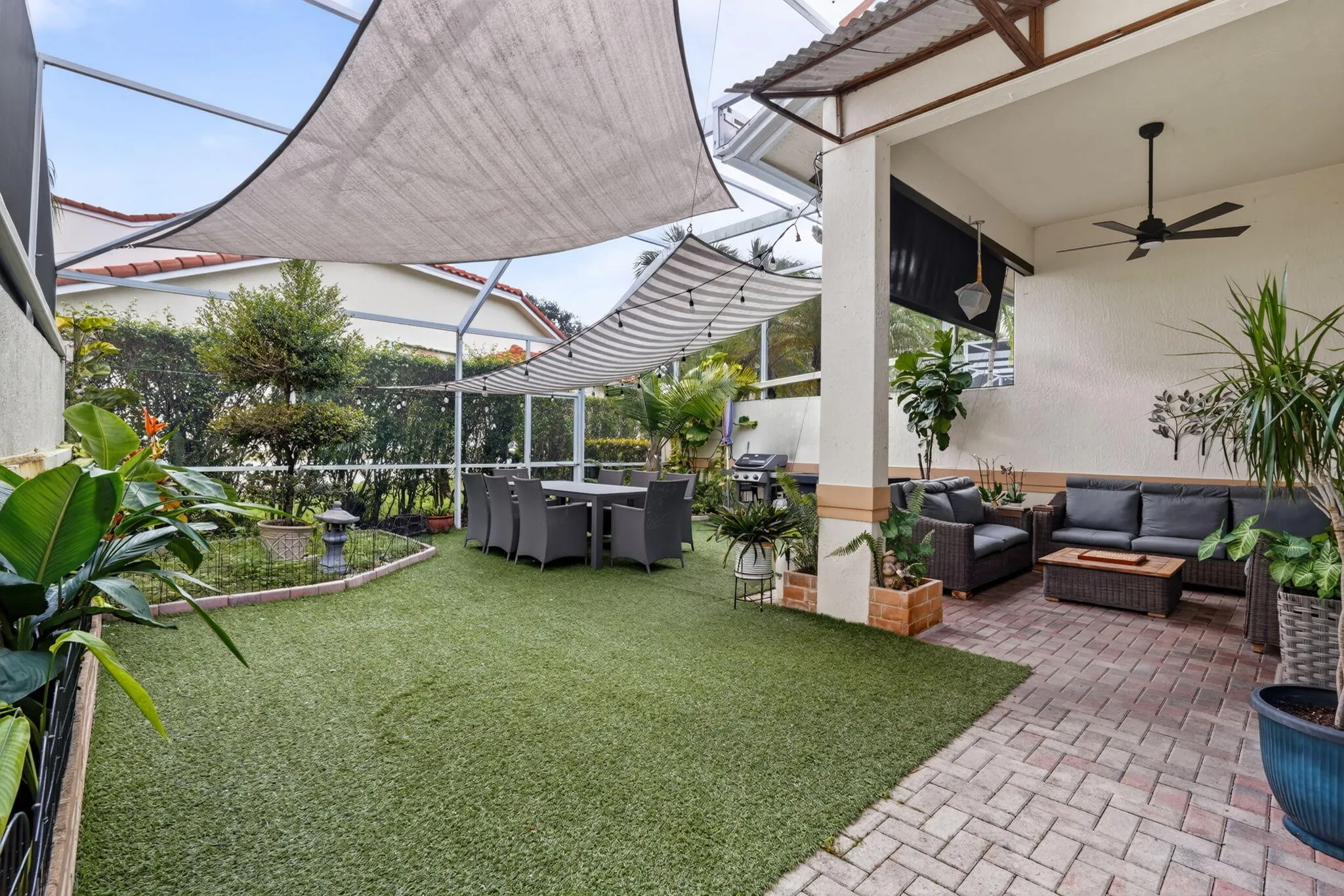 457 W PALM AIRE Drive