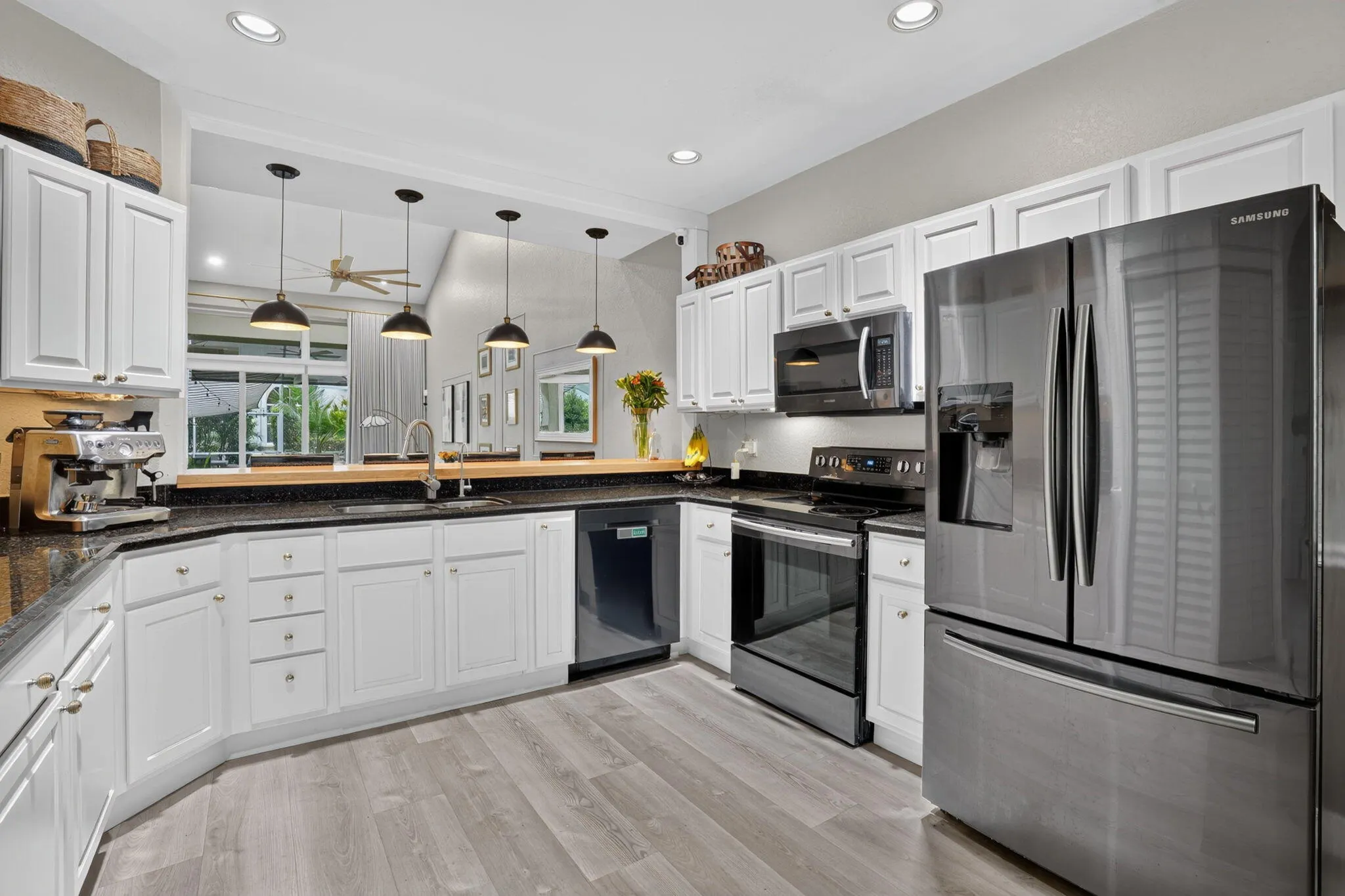 457 W PALM AIRE Drive