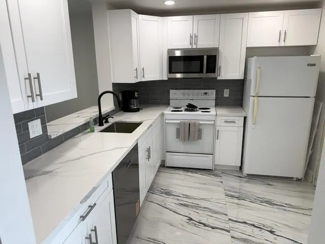205 SE 11TH Terrace #405