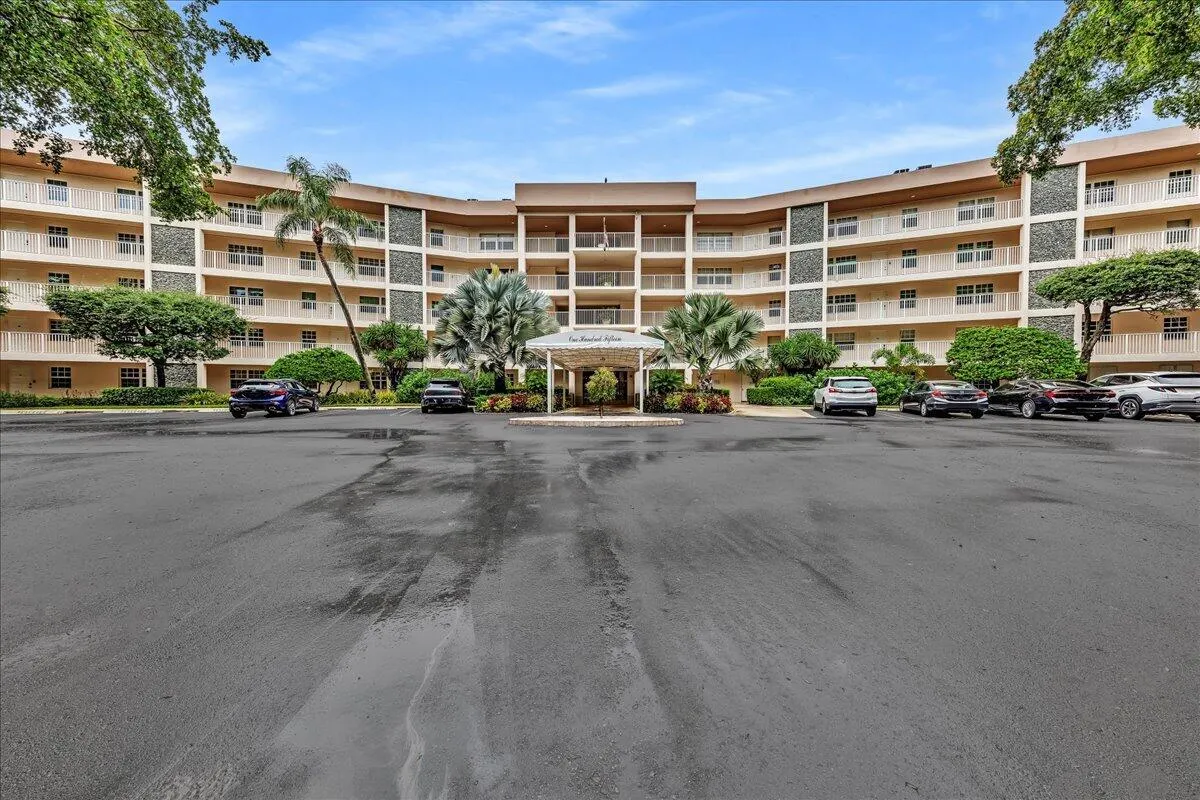 3505 Oaks Way #109