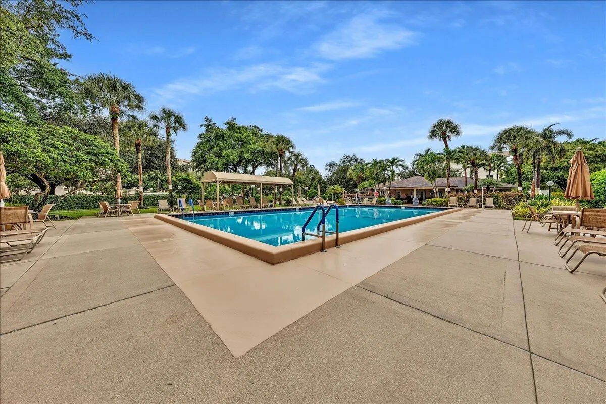 3505 Oaks Way #109