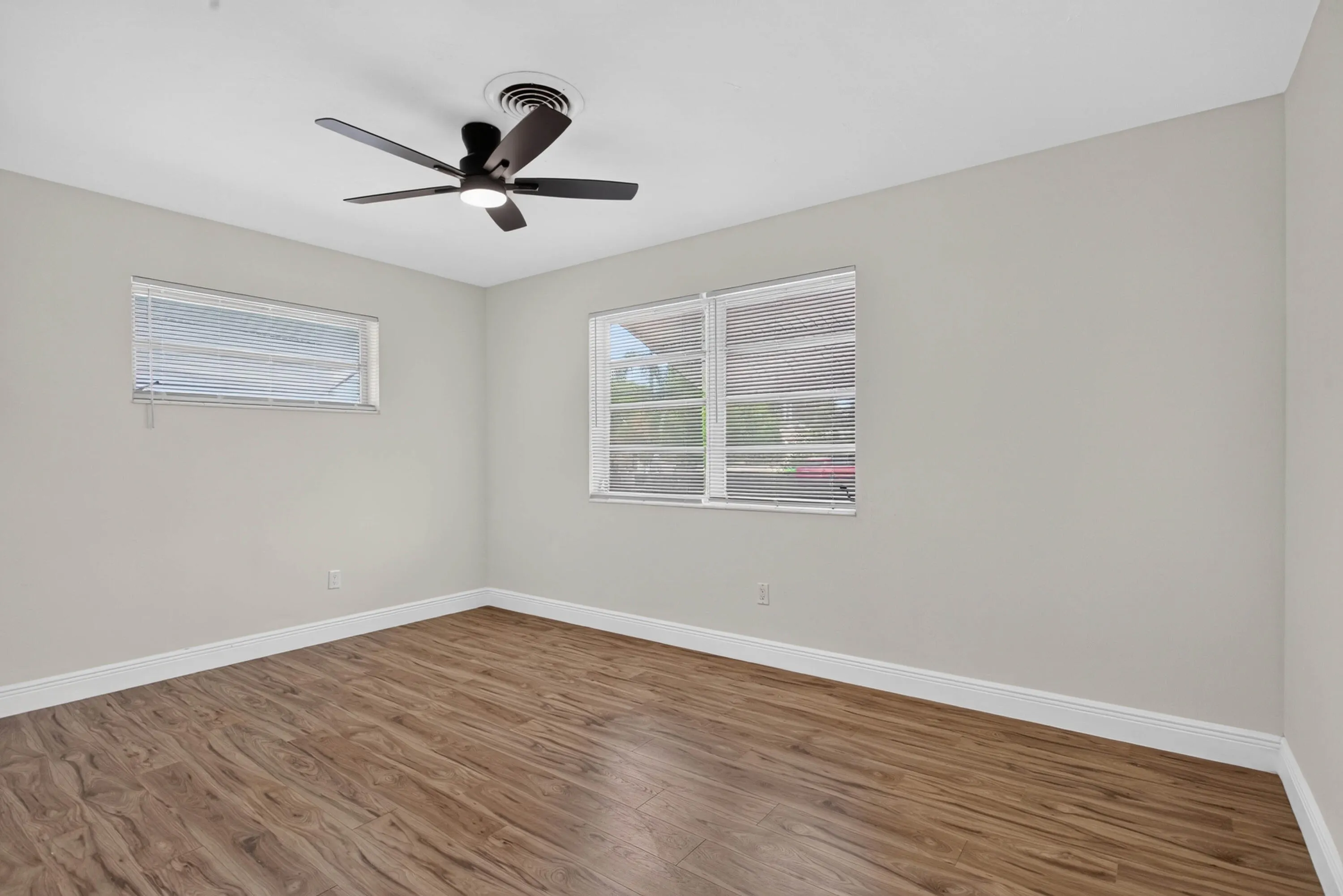 1624 NE 31ST Court