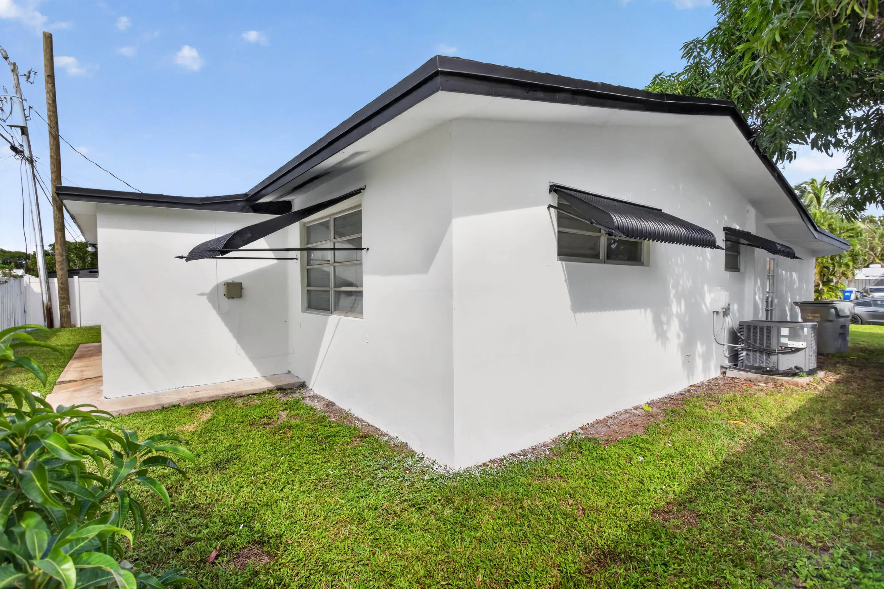 1624 NE 31ST Court