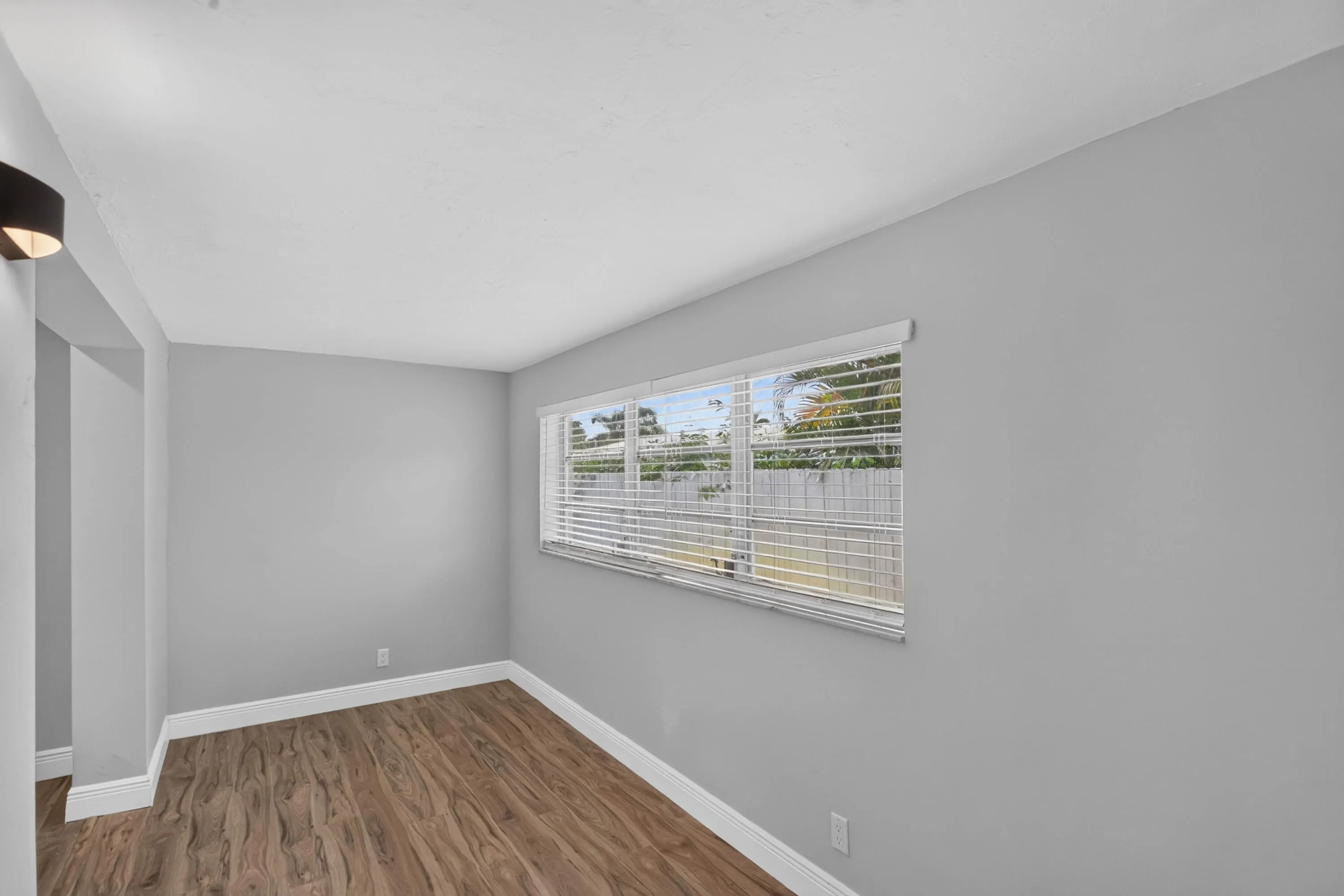 1624 NE 31ST Court