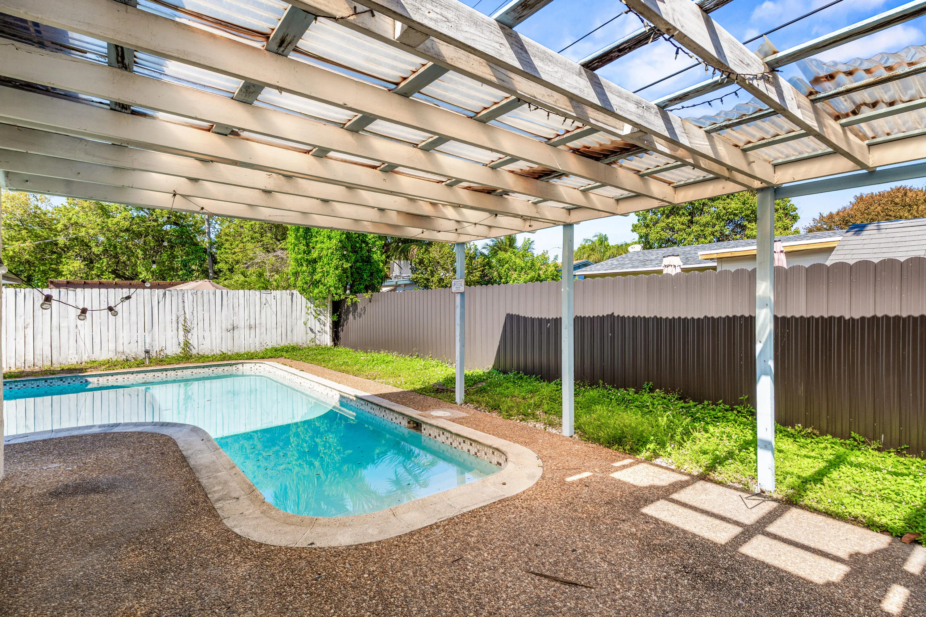 1121 N 66TH Terrace