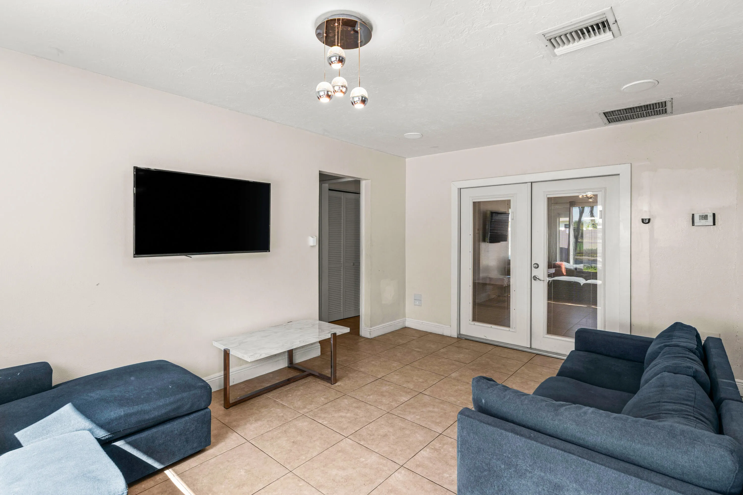 1121 N 66TH Terrace