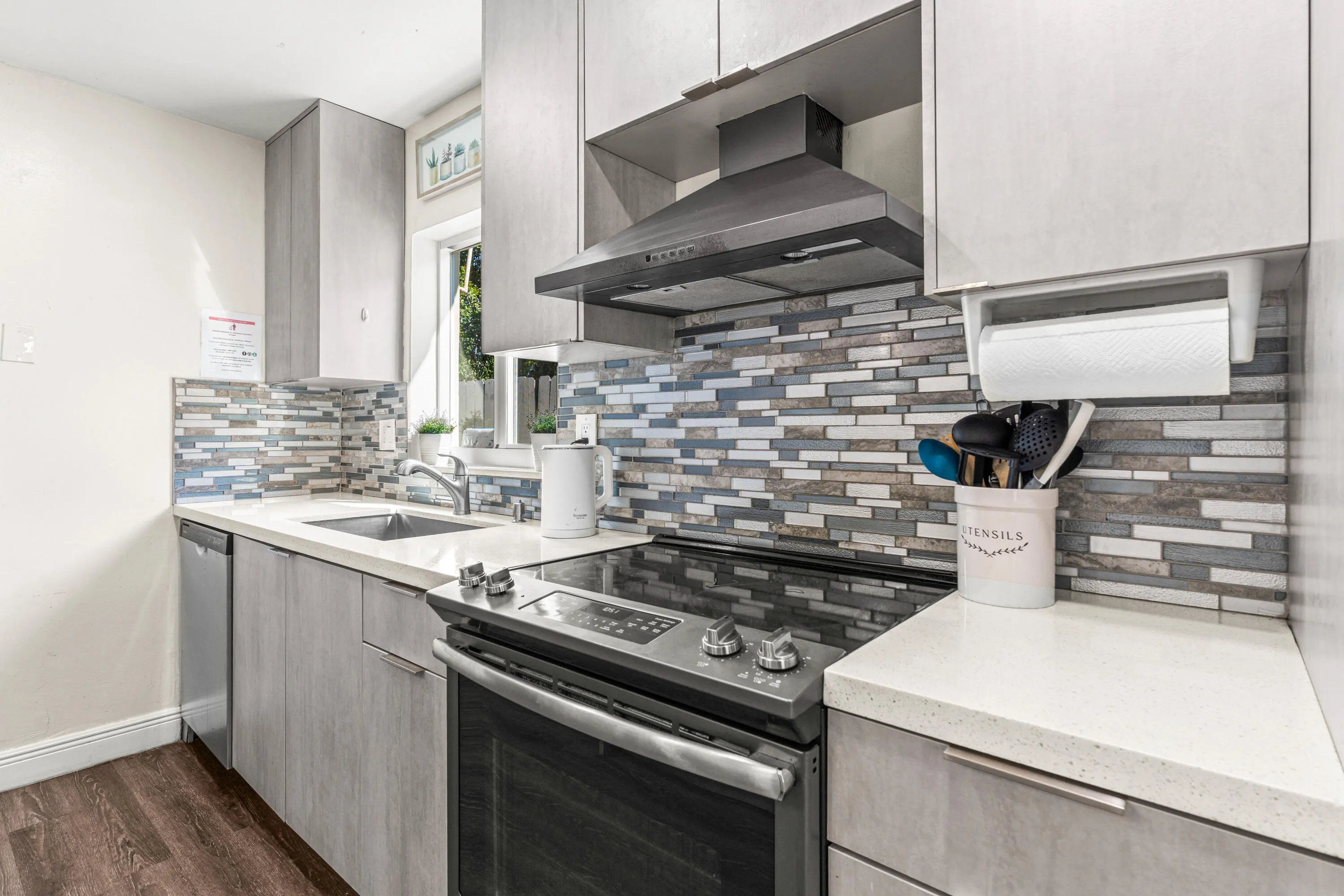 1121 N 66TH Terrace