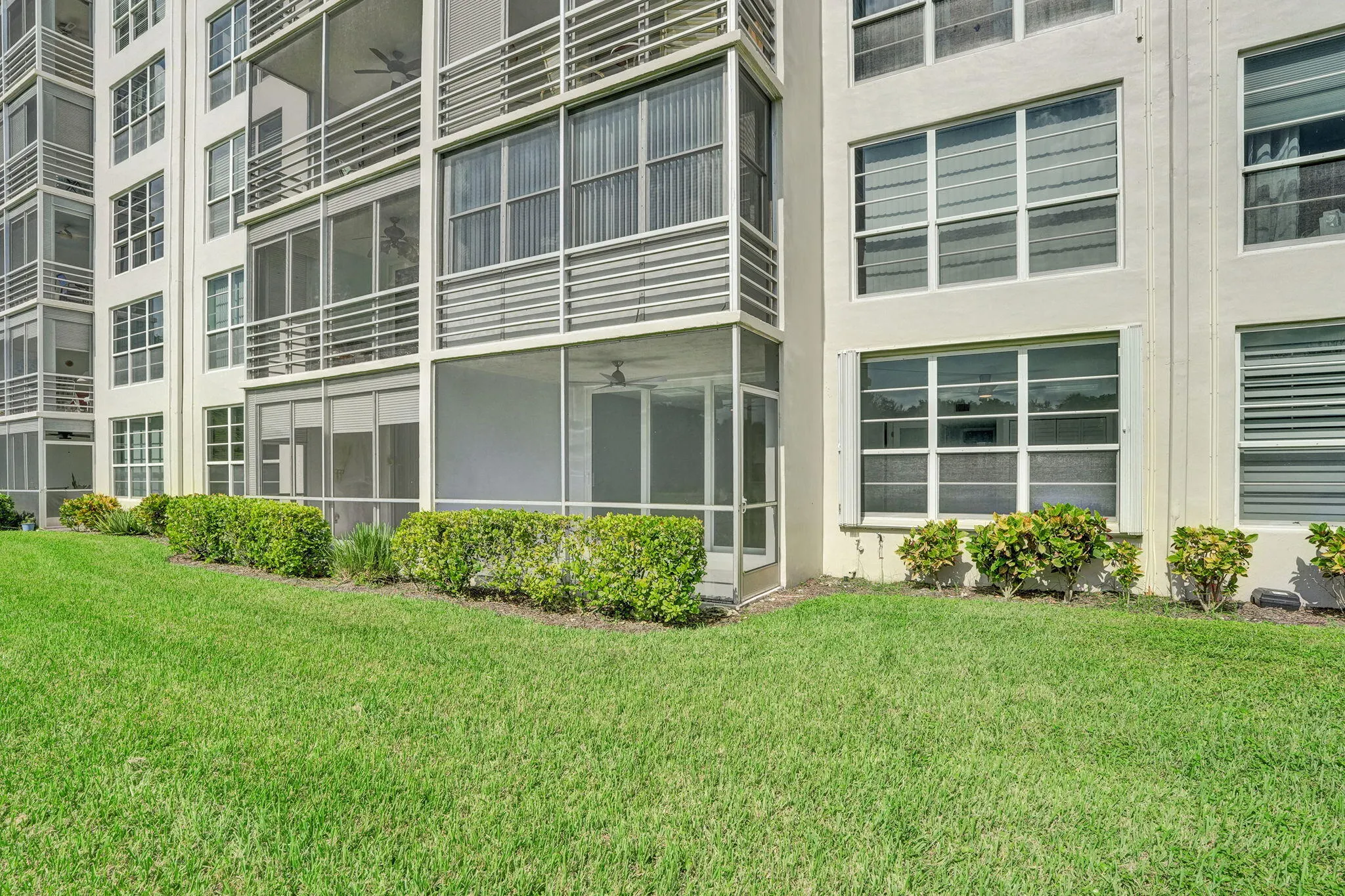 575 OAKS Lane #104
