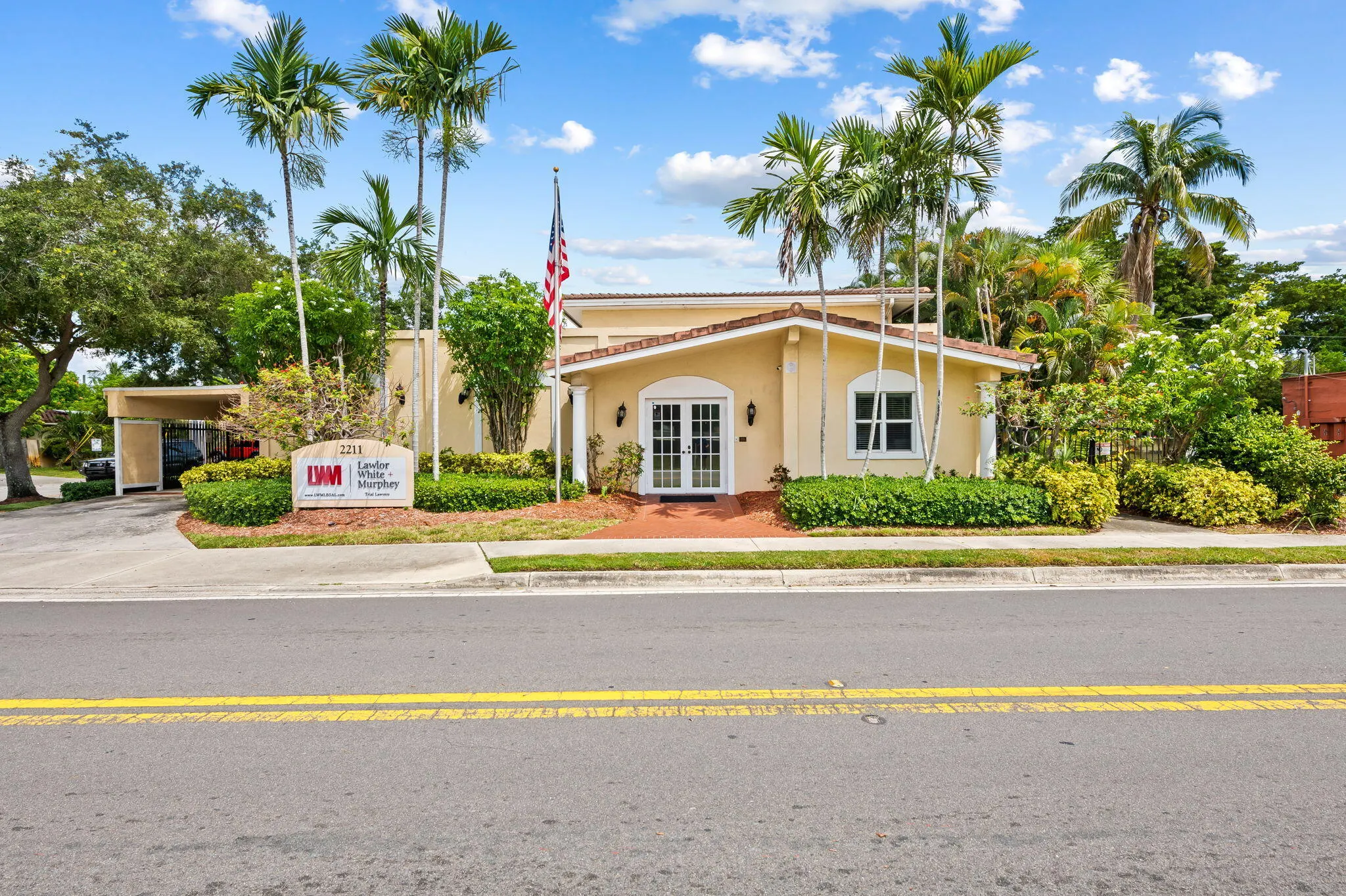 2211 Davie Blvd
