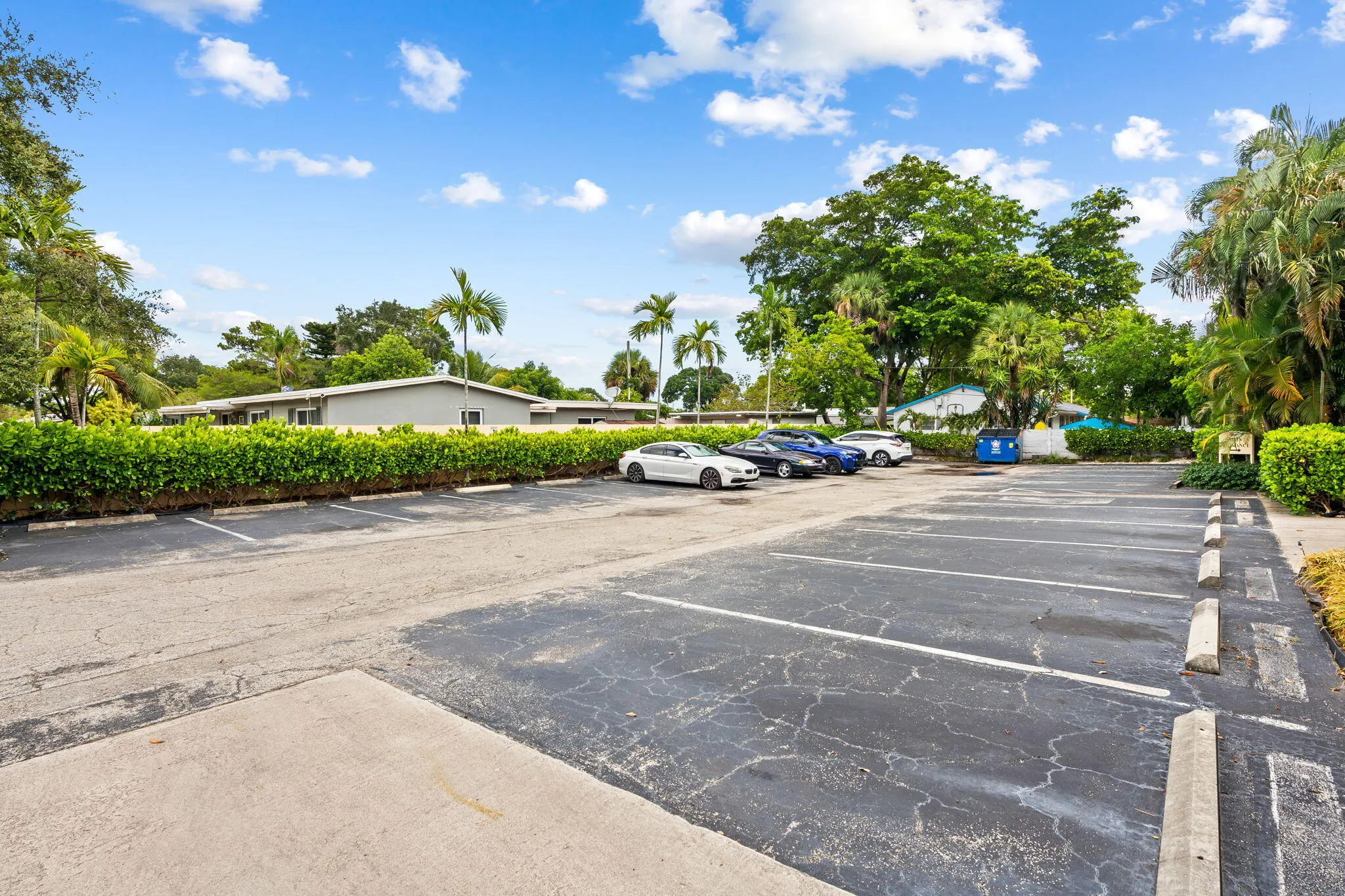 2211 Davie Blvd