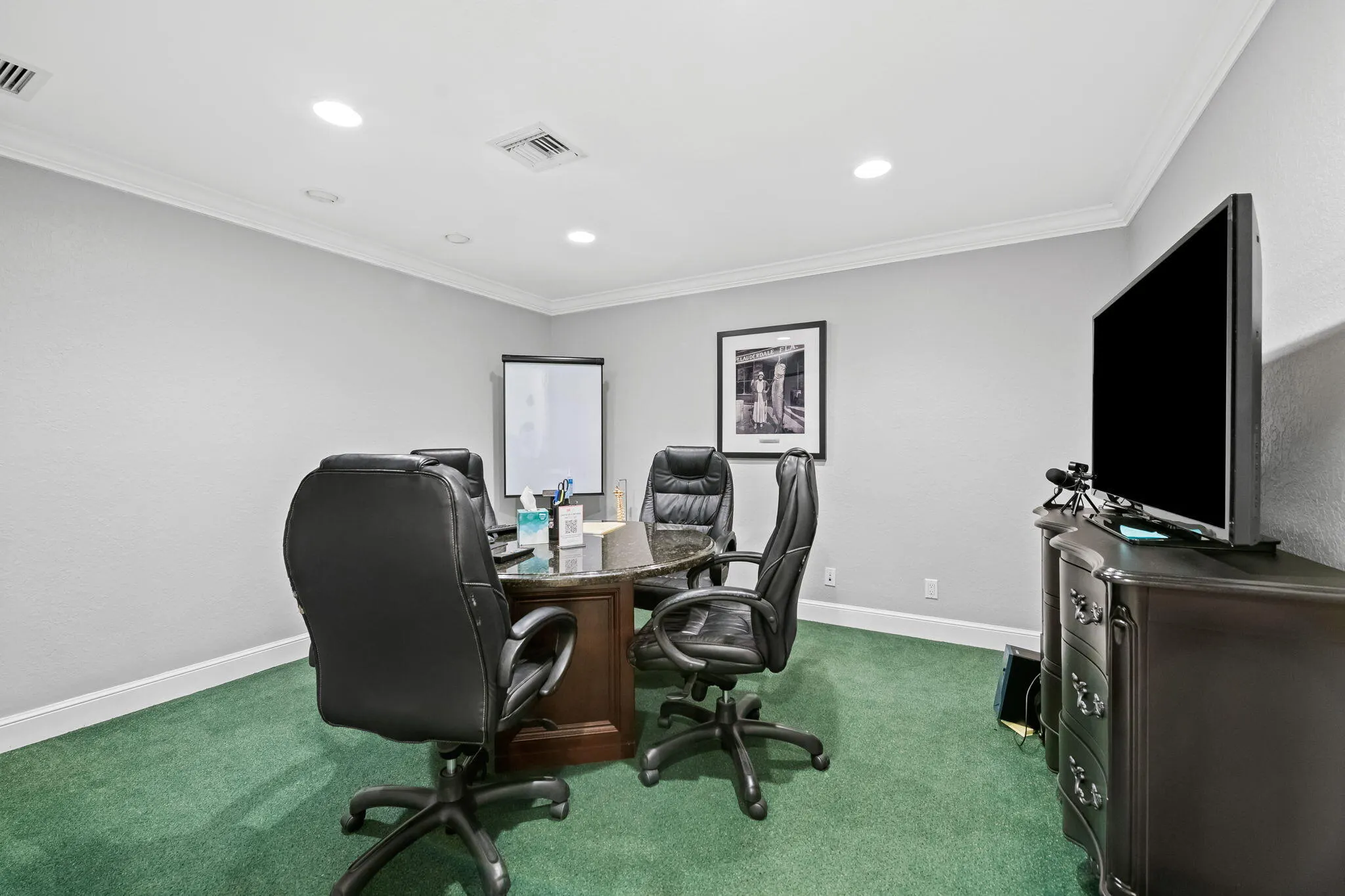 2211 Davie Blvd