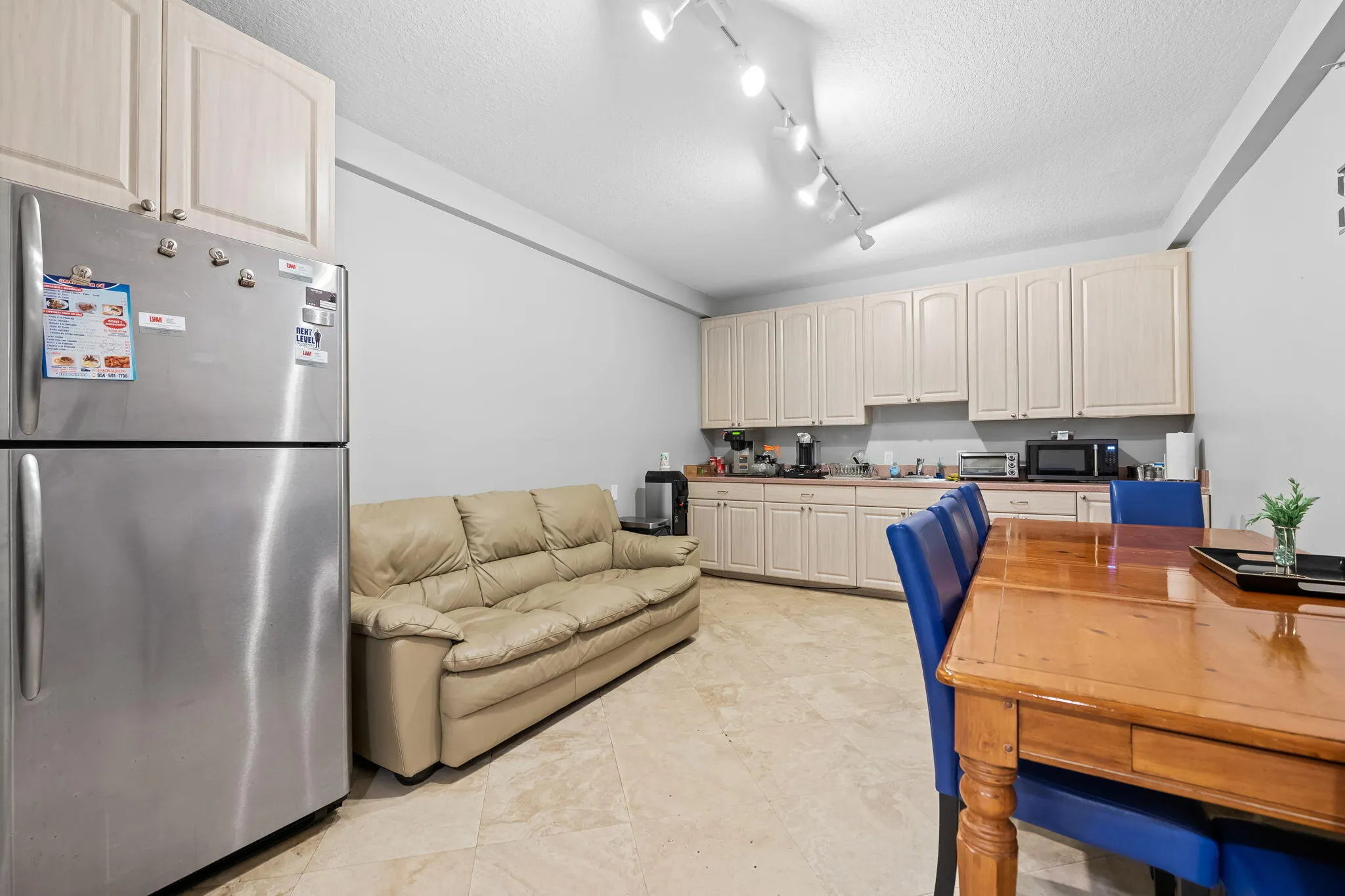 2211 Davie Blvd
