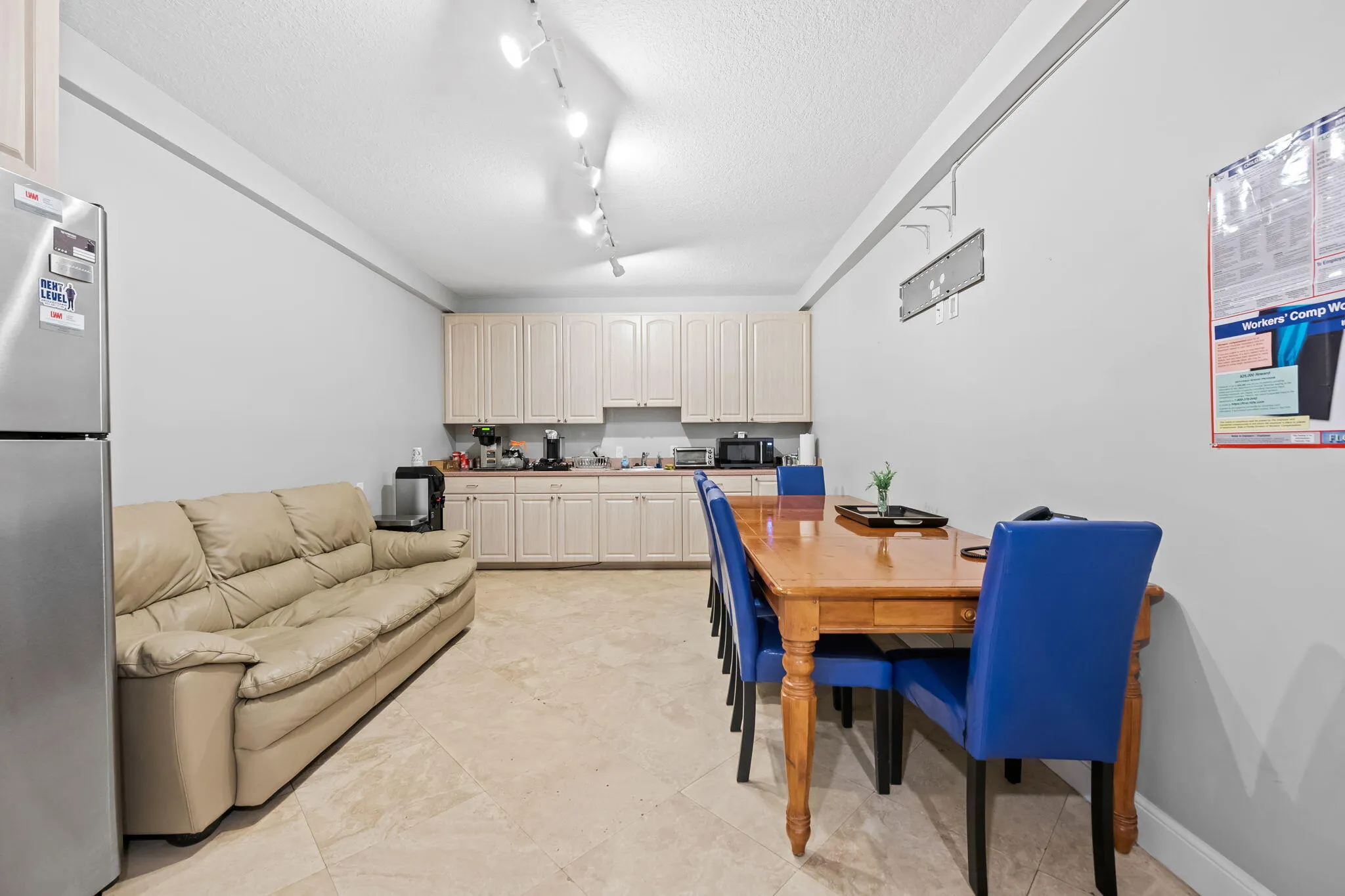 2211 Davie Blvd