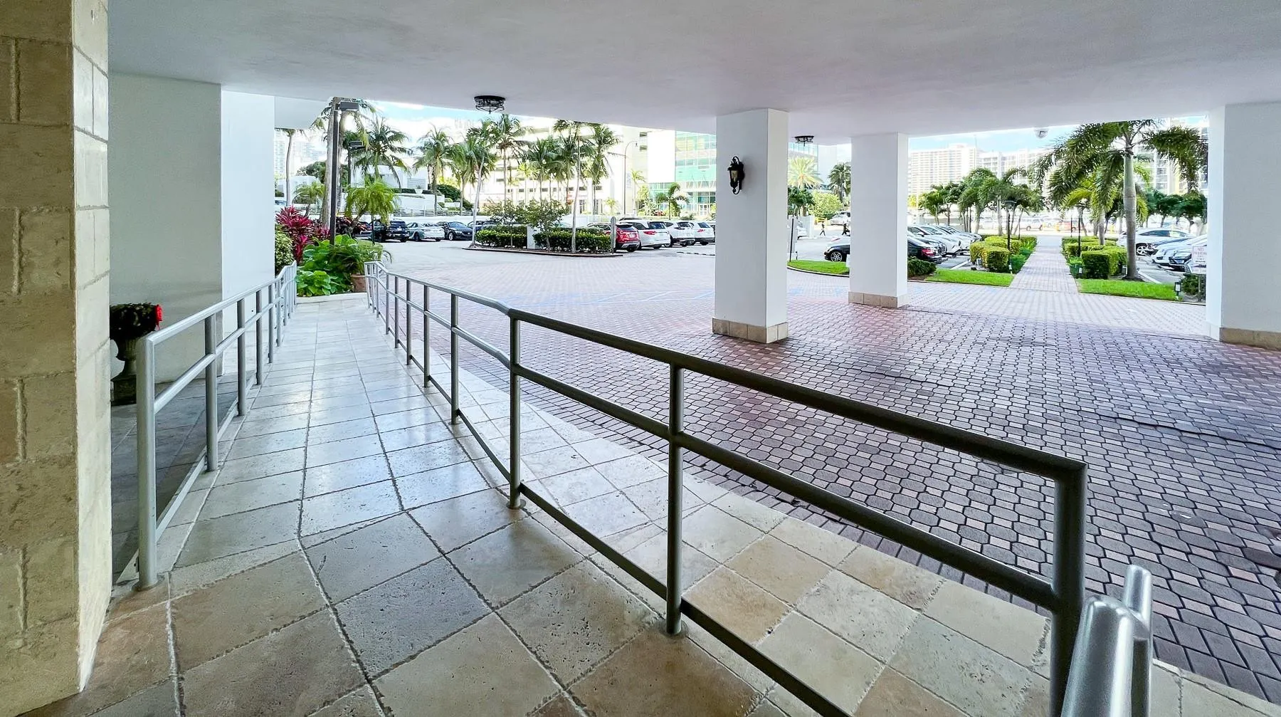 3505 S OCEAN Drive #806