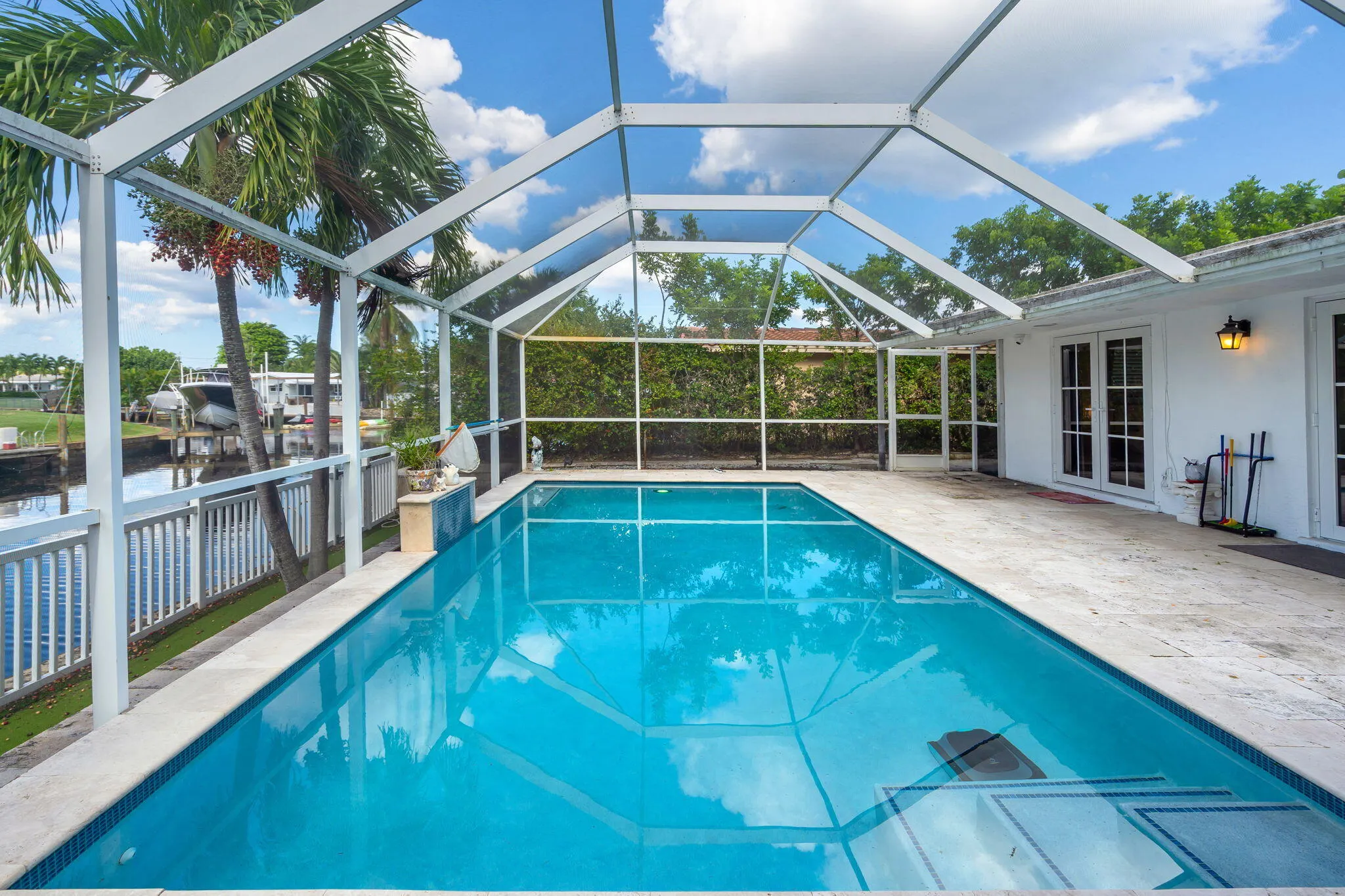 421 SW 18TH Street