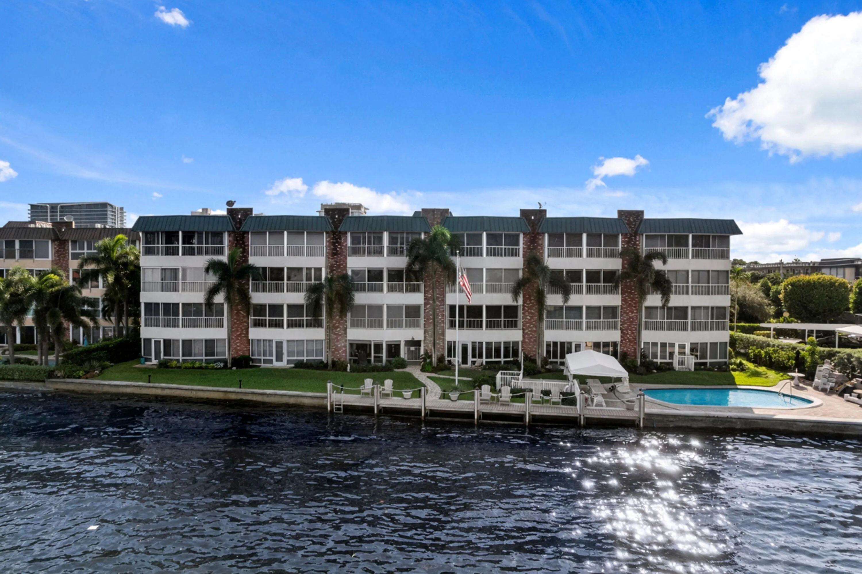 711 N RIVERSIDE Drive #401