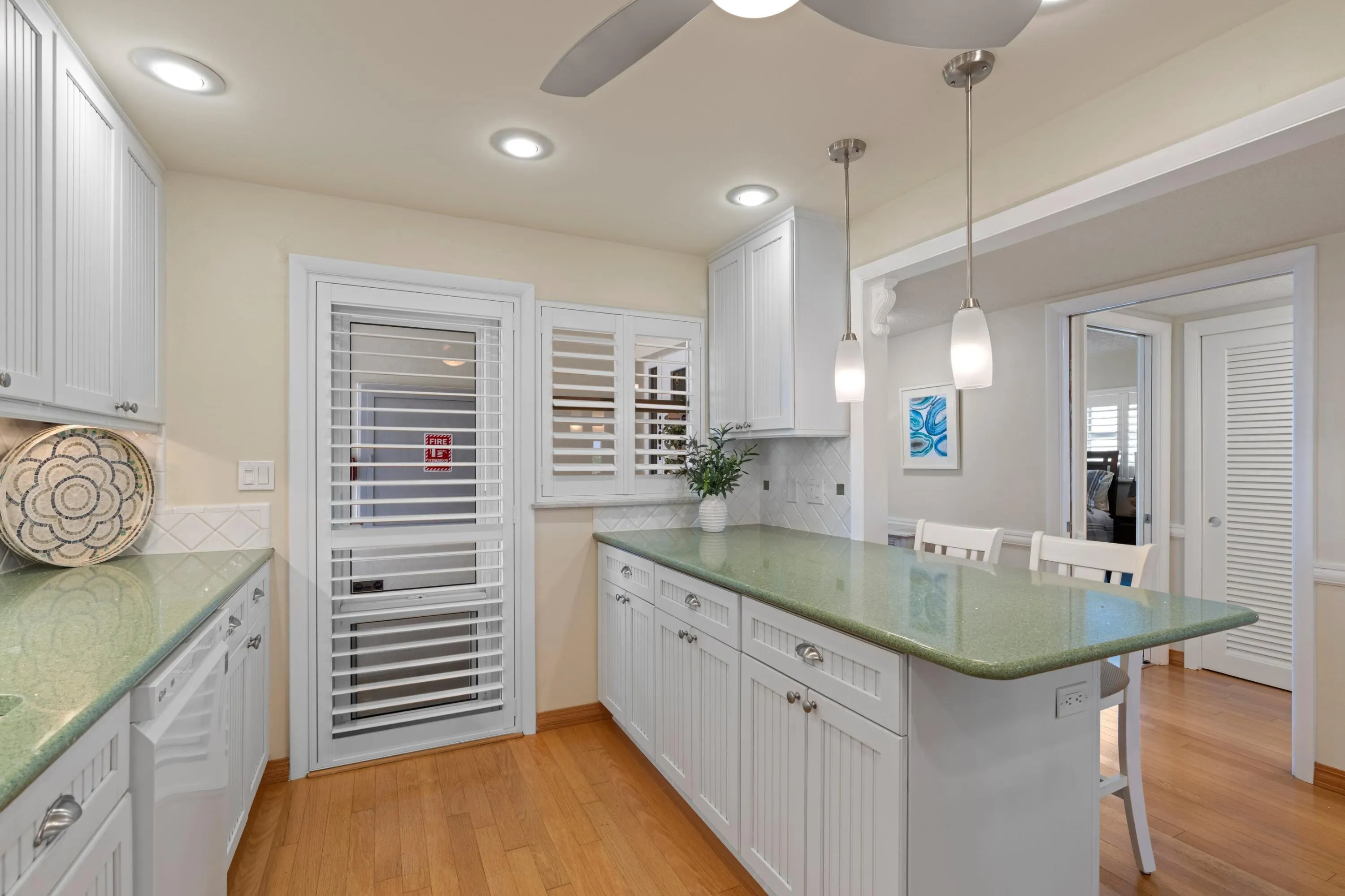 711 N RIVERSIDE Drive #401