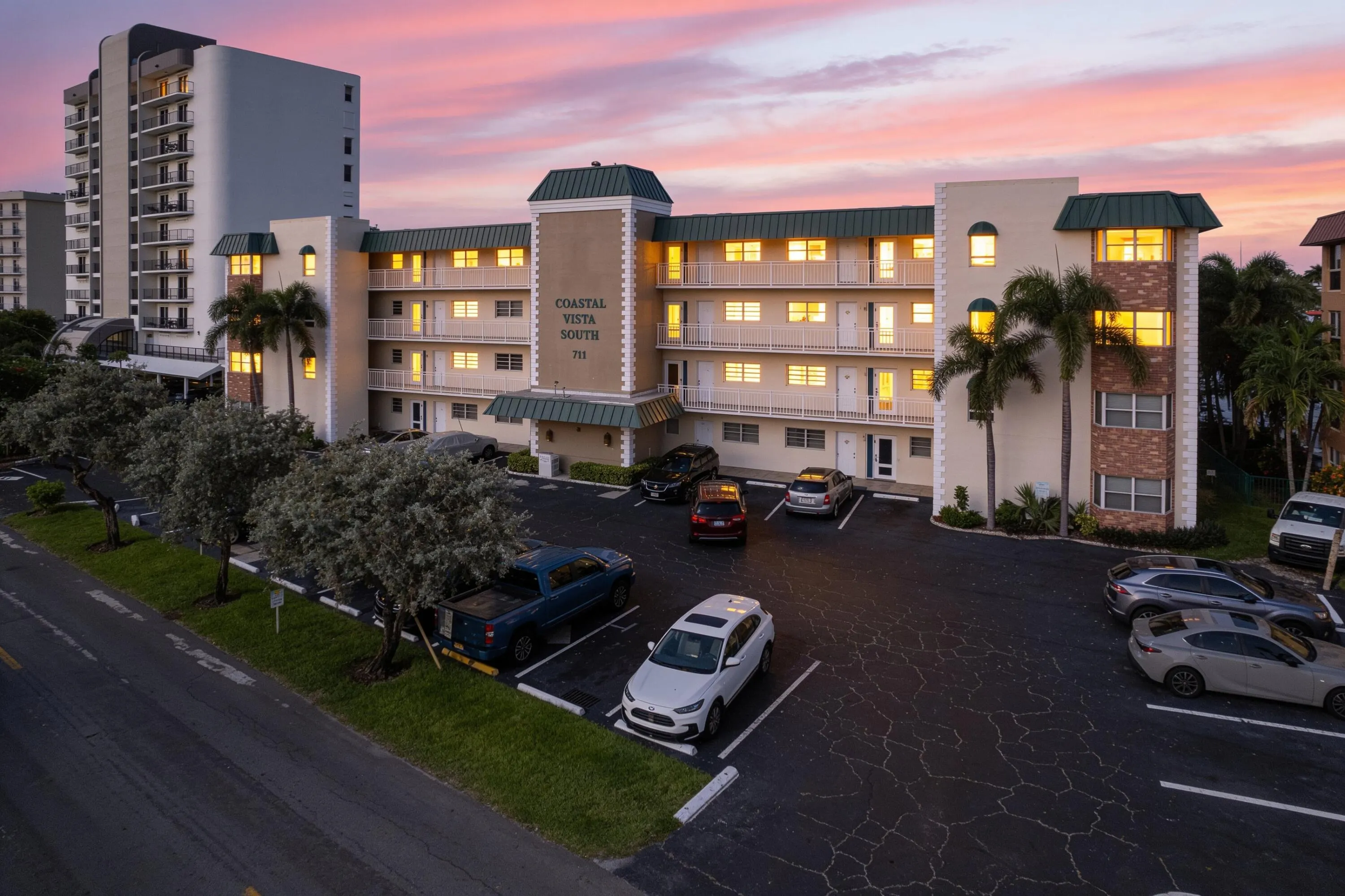 711 N RIVERSIDE Drive #401