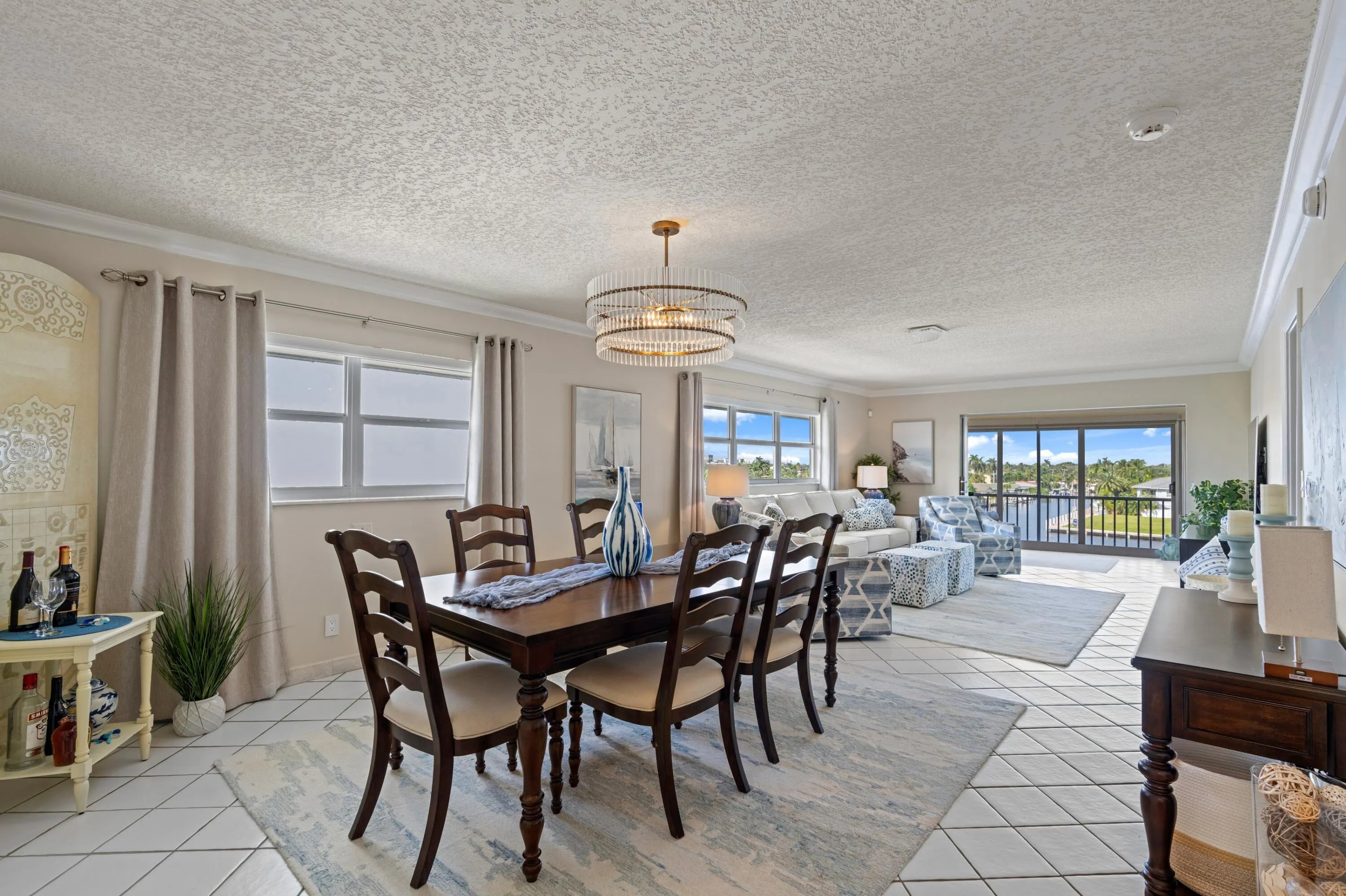 711 N RIVERSIDE Drive #401