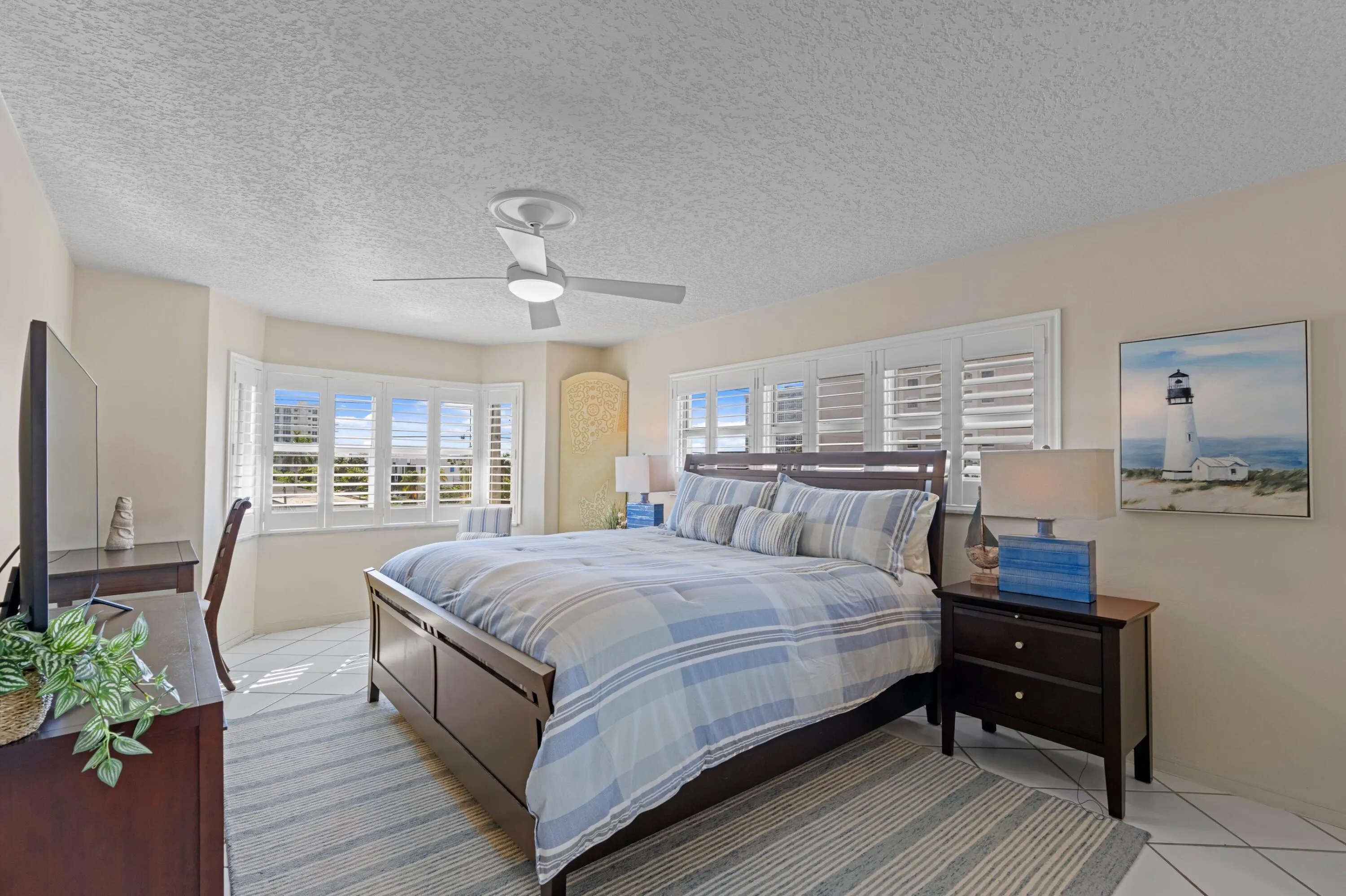 711 N RIVERSIDE Drive #401