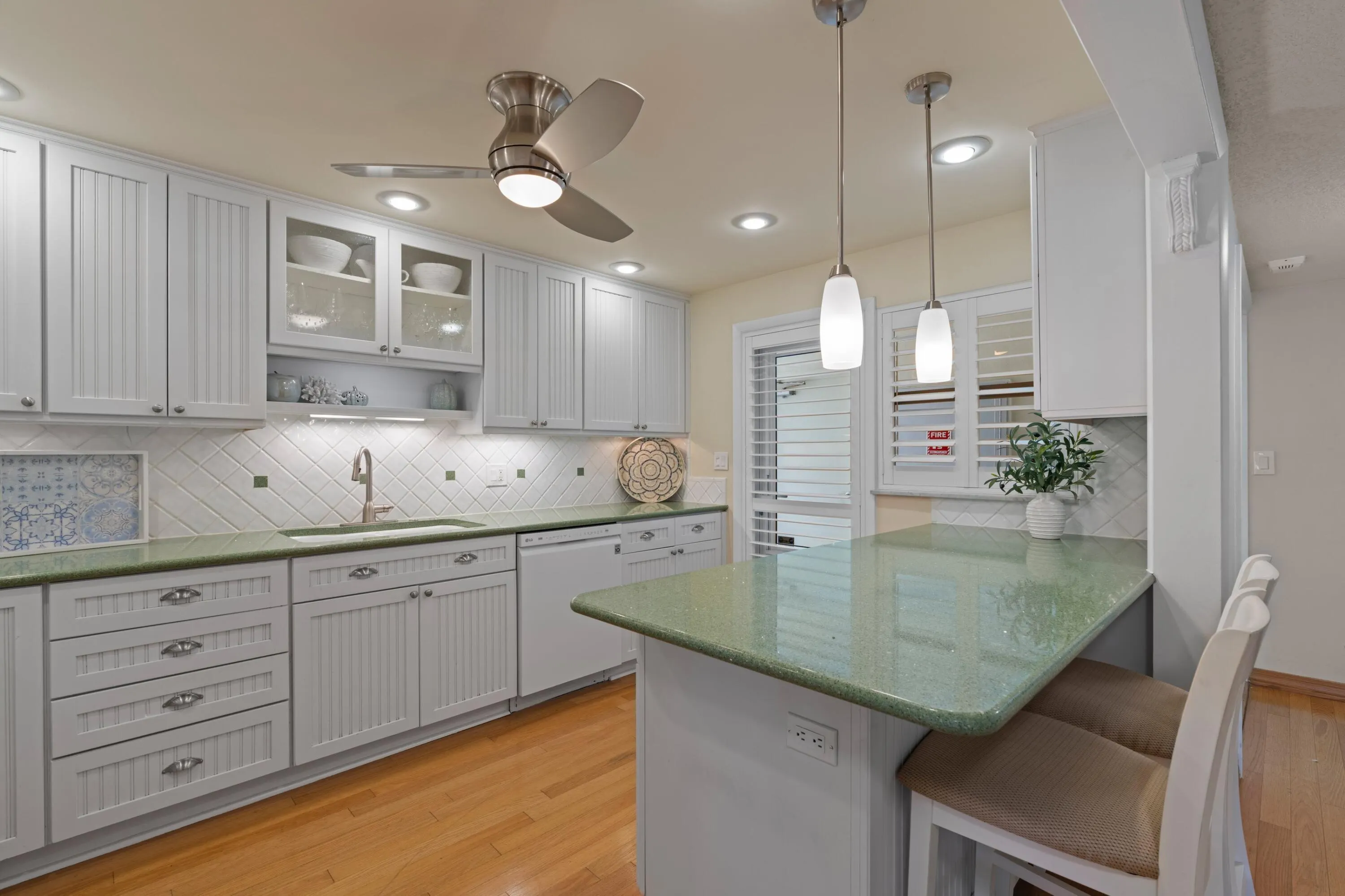 711 N RIVERSIDE Drive #401