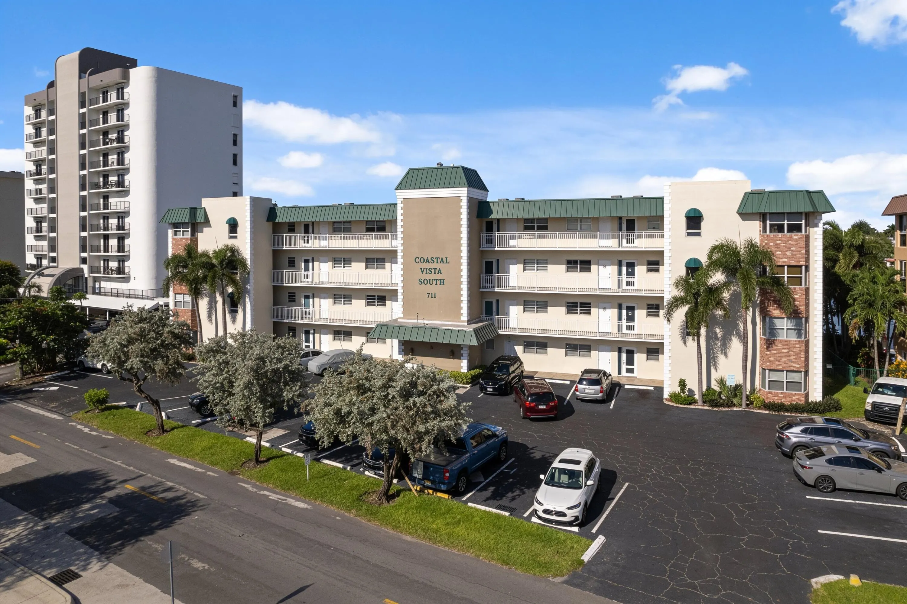711 N RIVERSIDE Drive #401