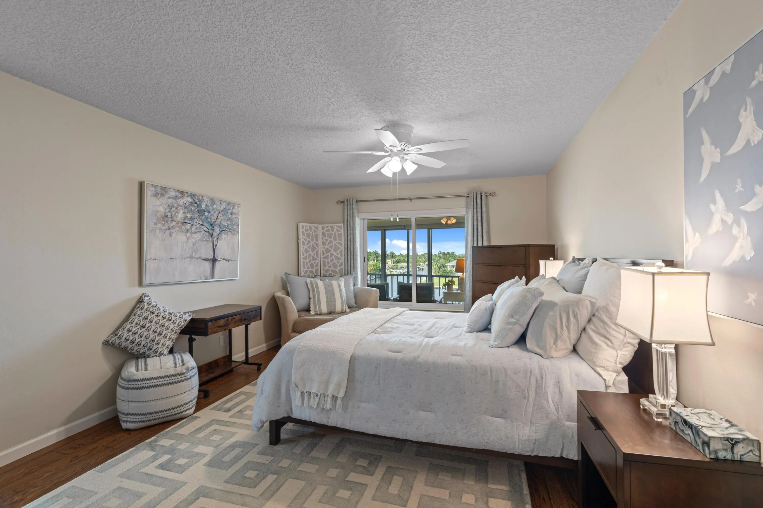711 N RIVERSIDE Drive #401