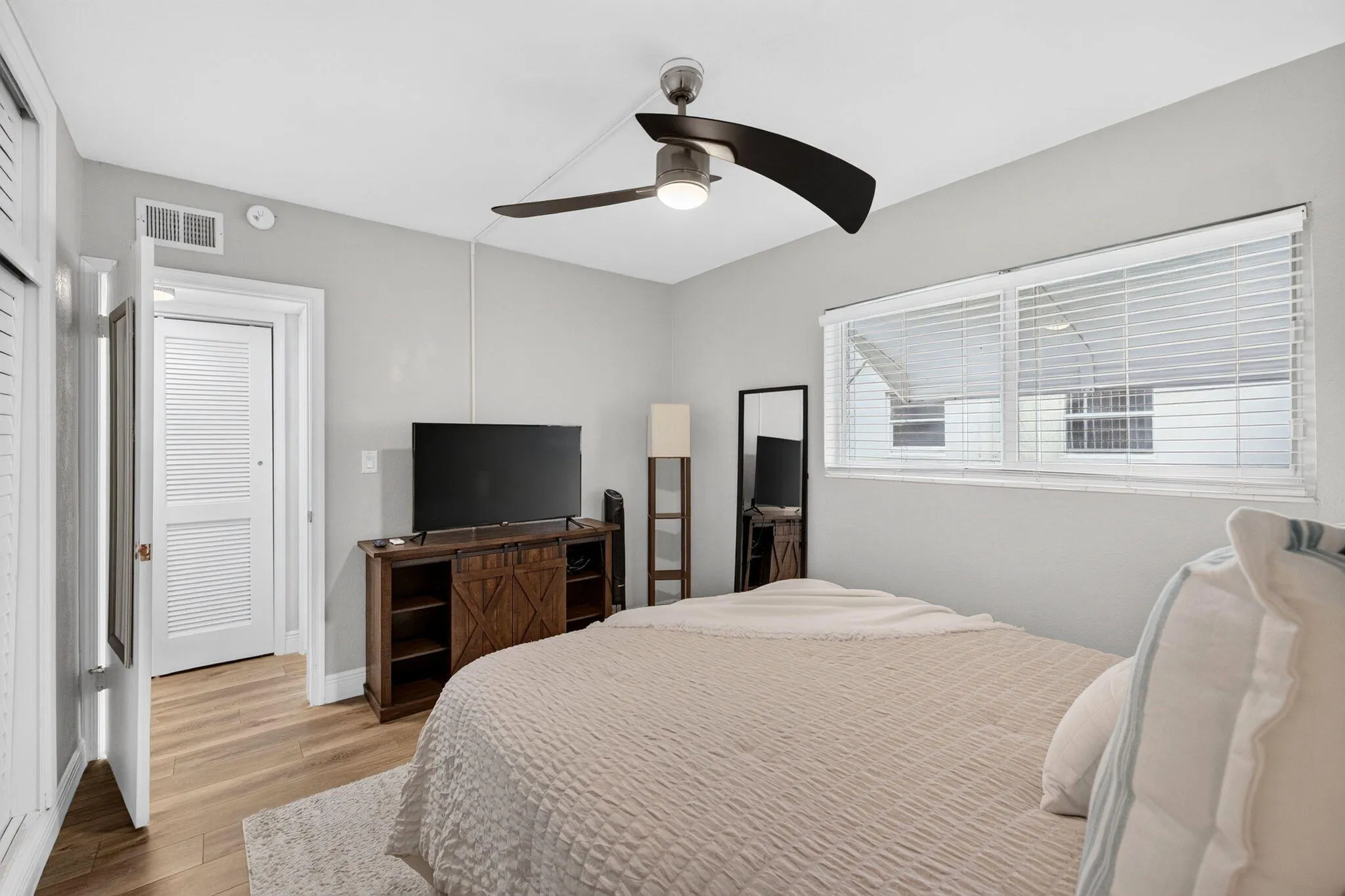 3232 Canal Drive