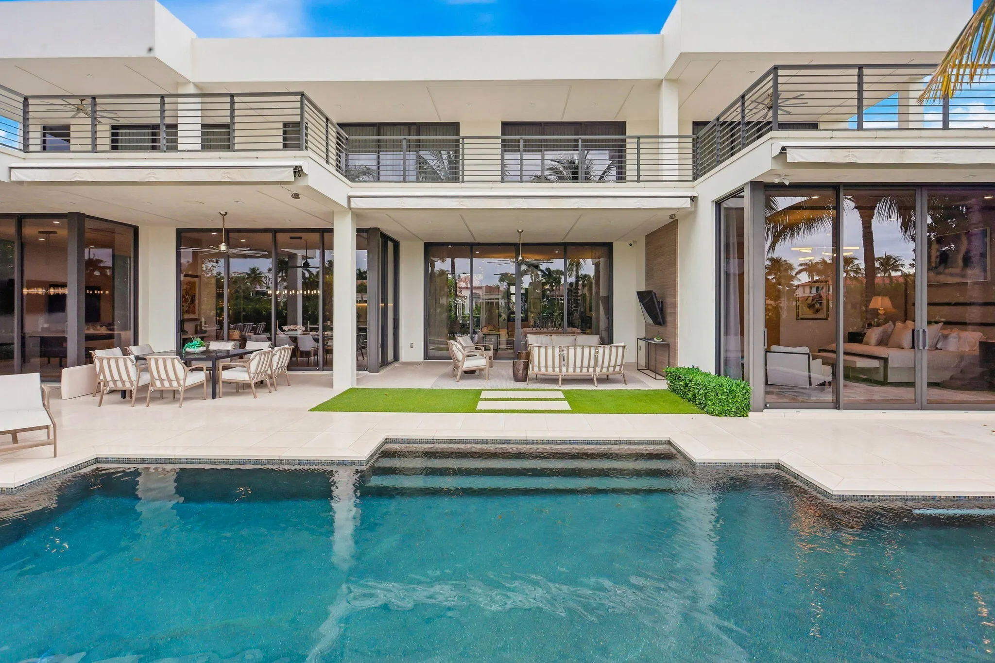 1371 ROYAL PALM Way