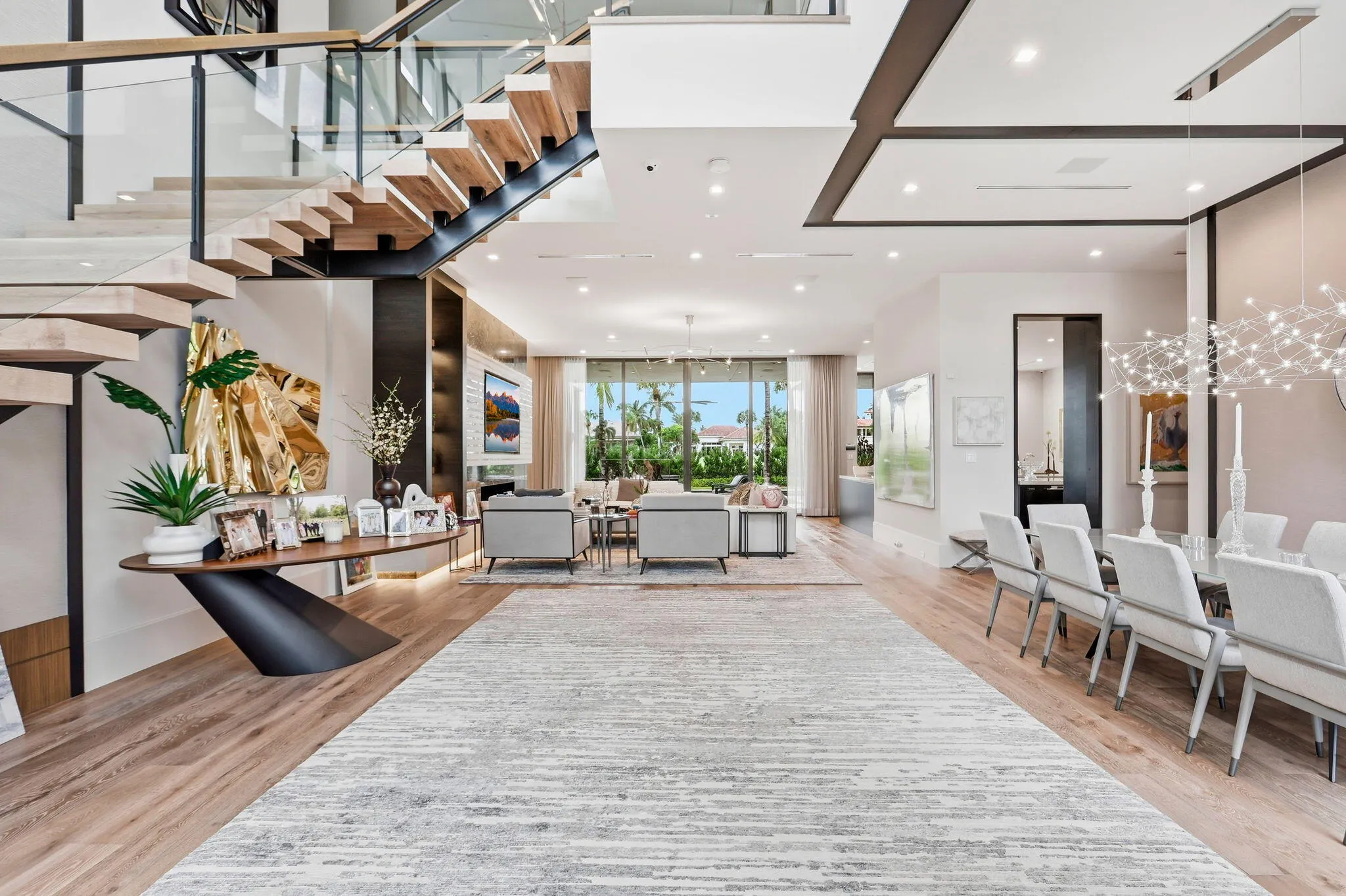 1371 ROYAL PALM Way