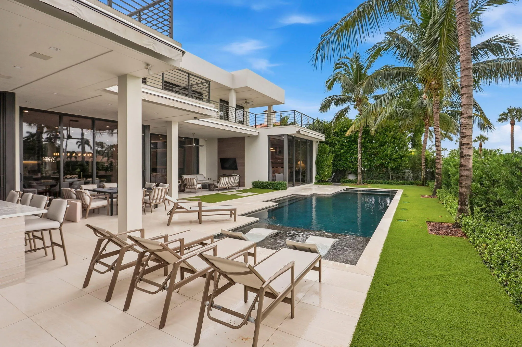 1371 ROYAL PALM Way
