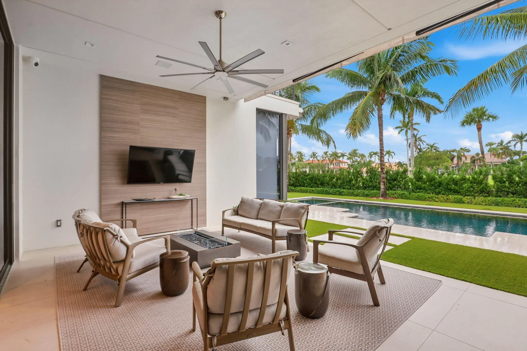 1371 ROYAL PALM Way