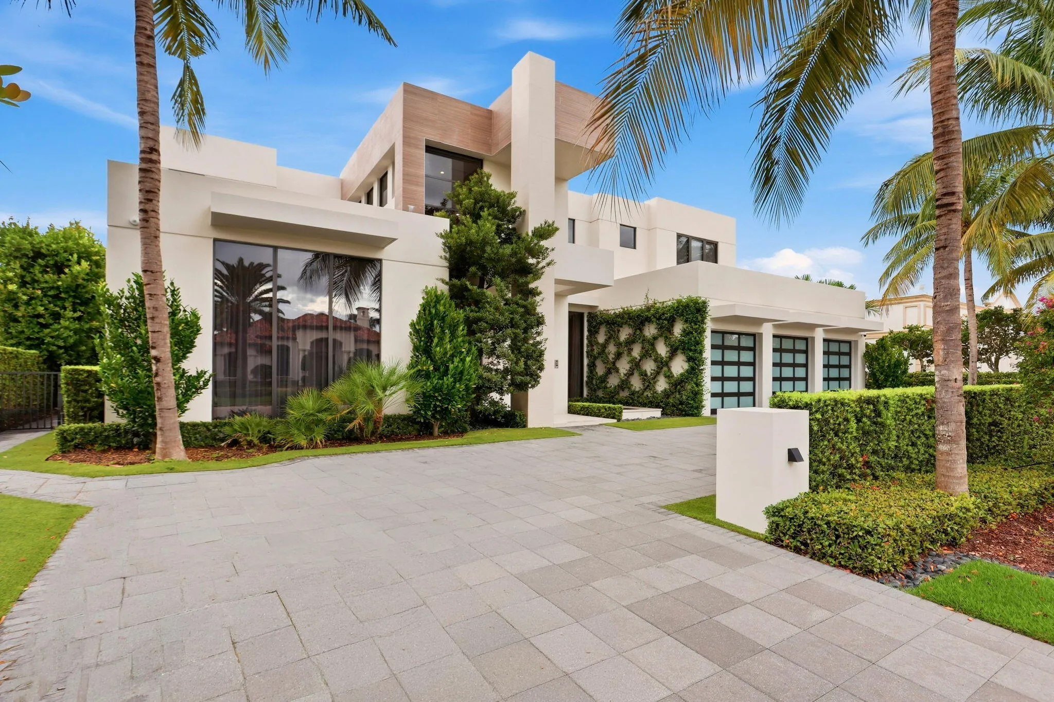 1371 ROYAL PALM Way